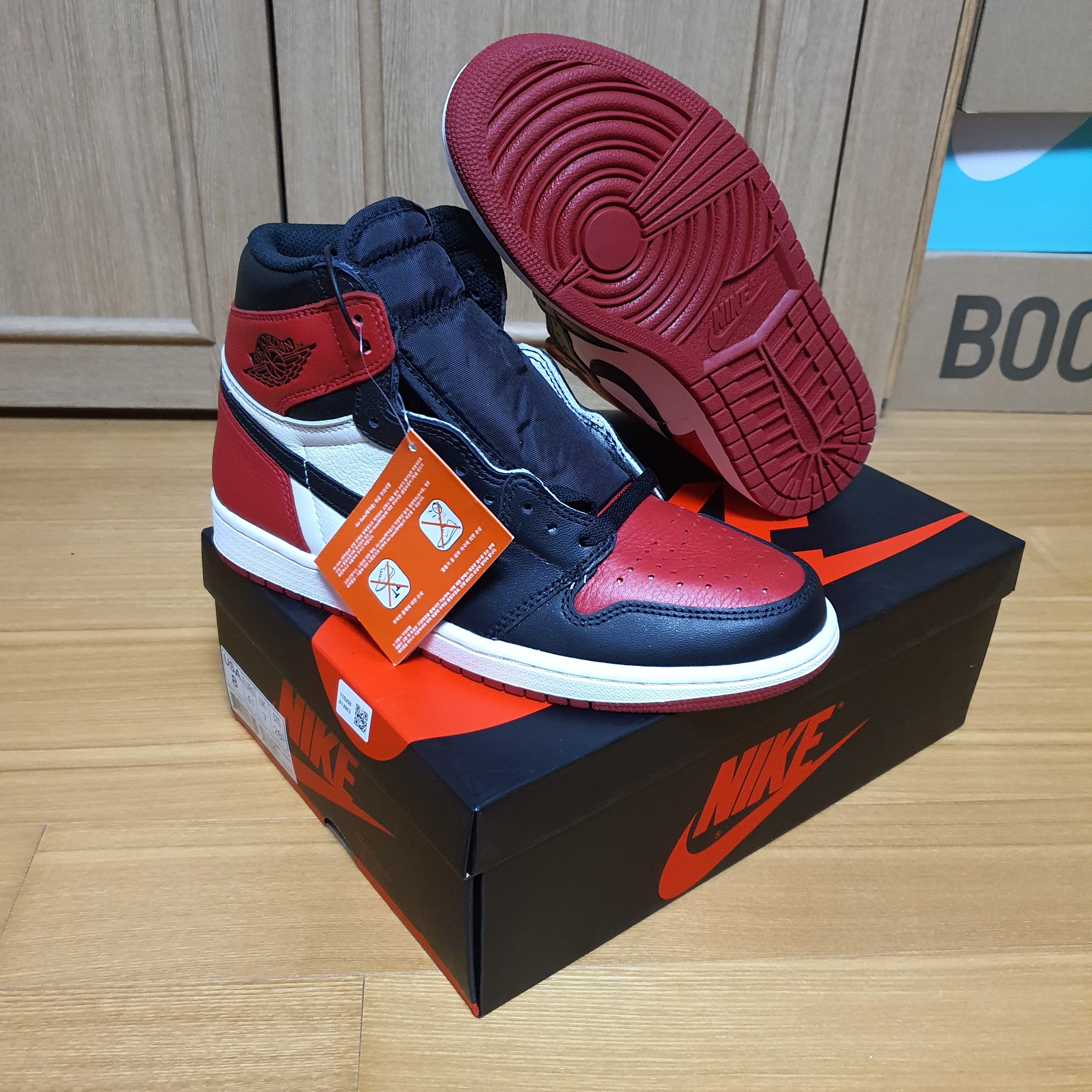 Jordan 1 Retro High OG Bred Toe 착용 스타일 - 5