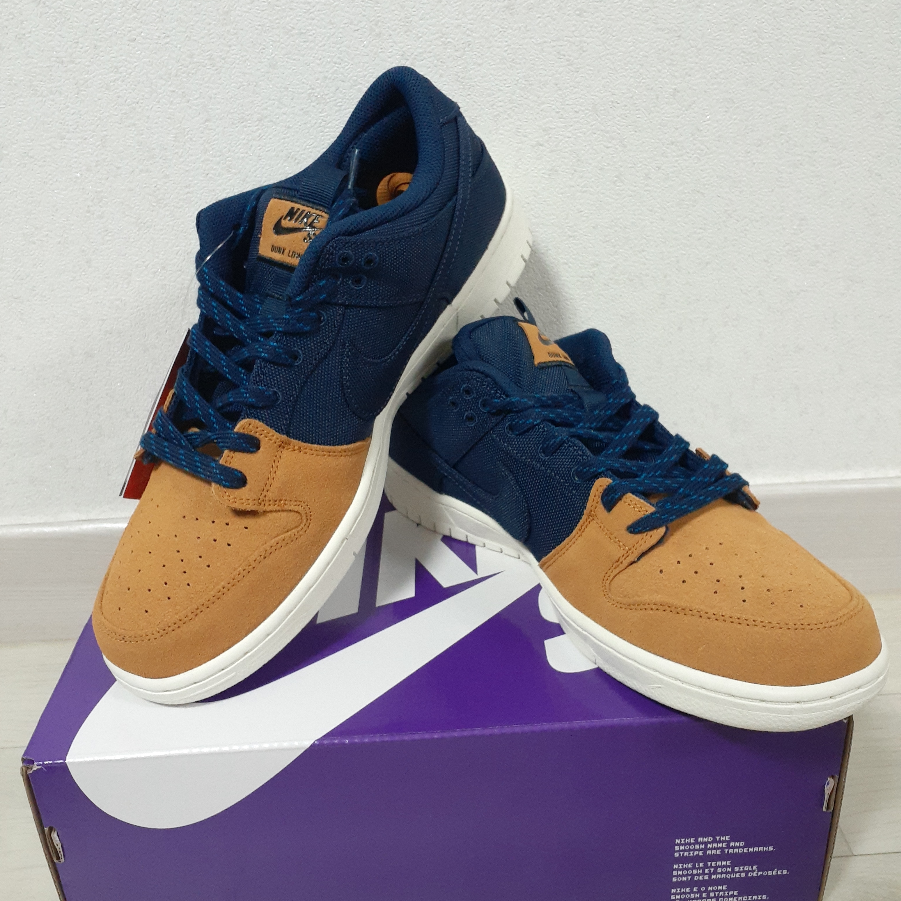 Nike SB Dunk Low Pro Premium Desert Ochre and Midnight Navy 착용 스타일 - 1