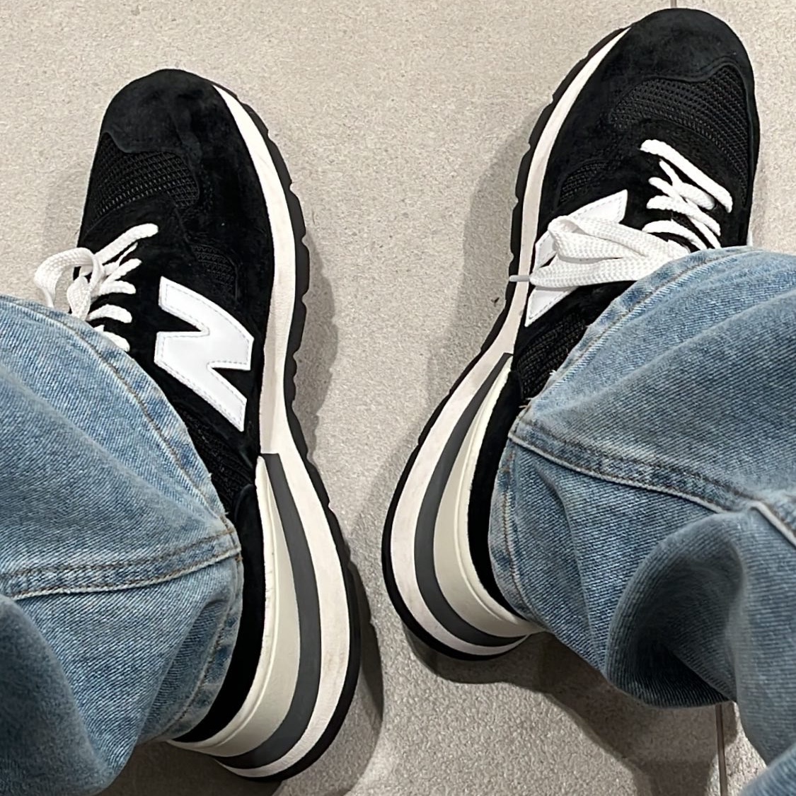 New Balance 990v1 Made in USA Black 착용 스타일 - 2