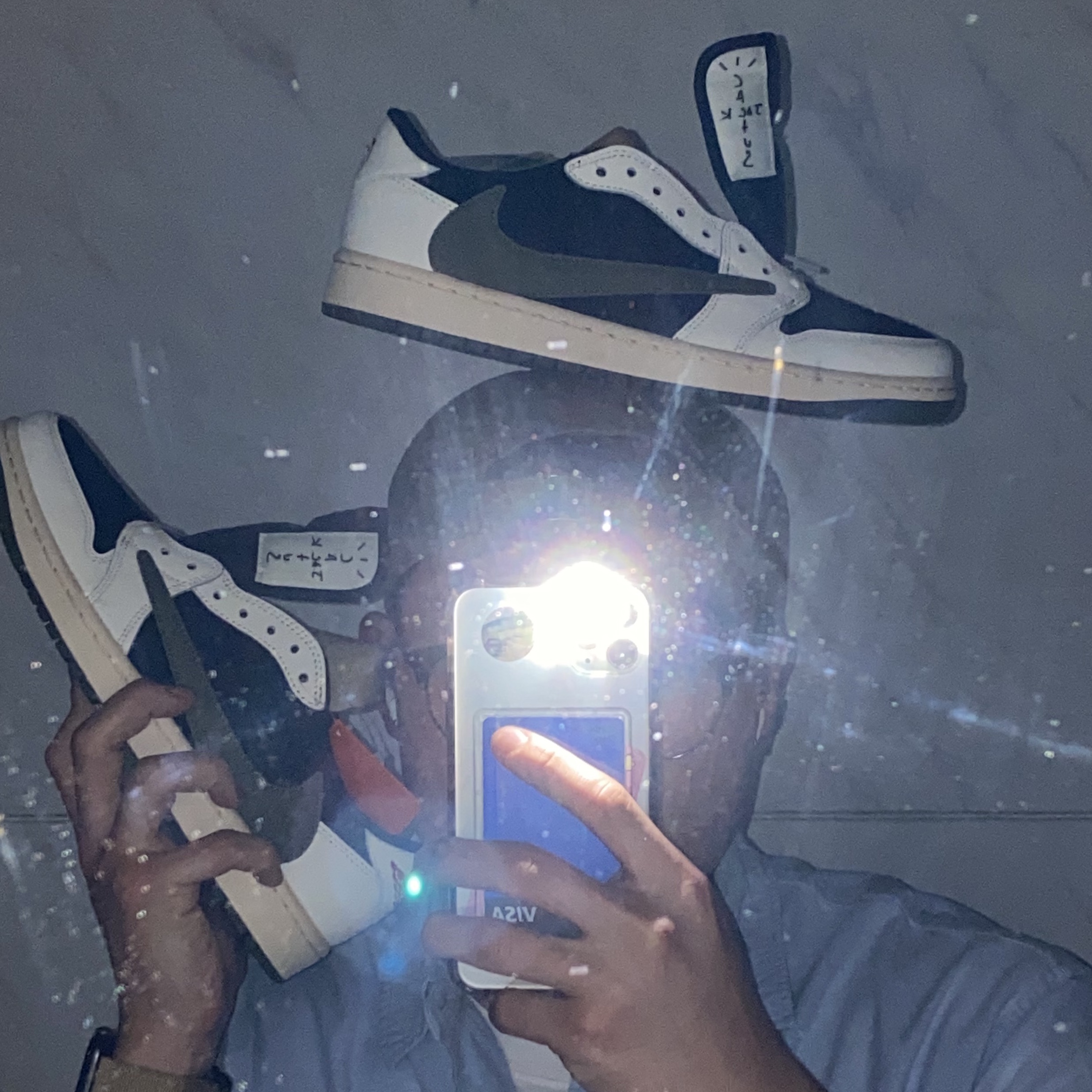 (W) Jordan 1 x Travis Scott Retro Low OG SP Medium Olive 착용 스타일 - 4