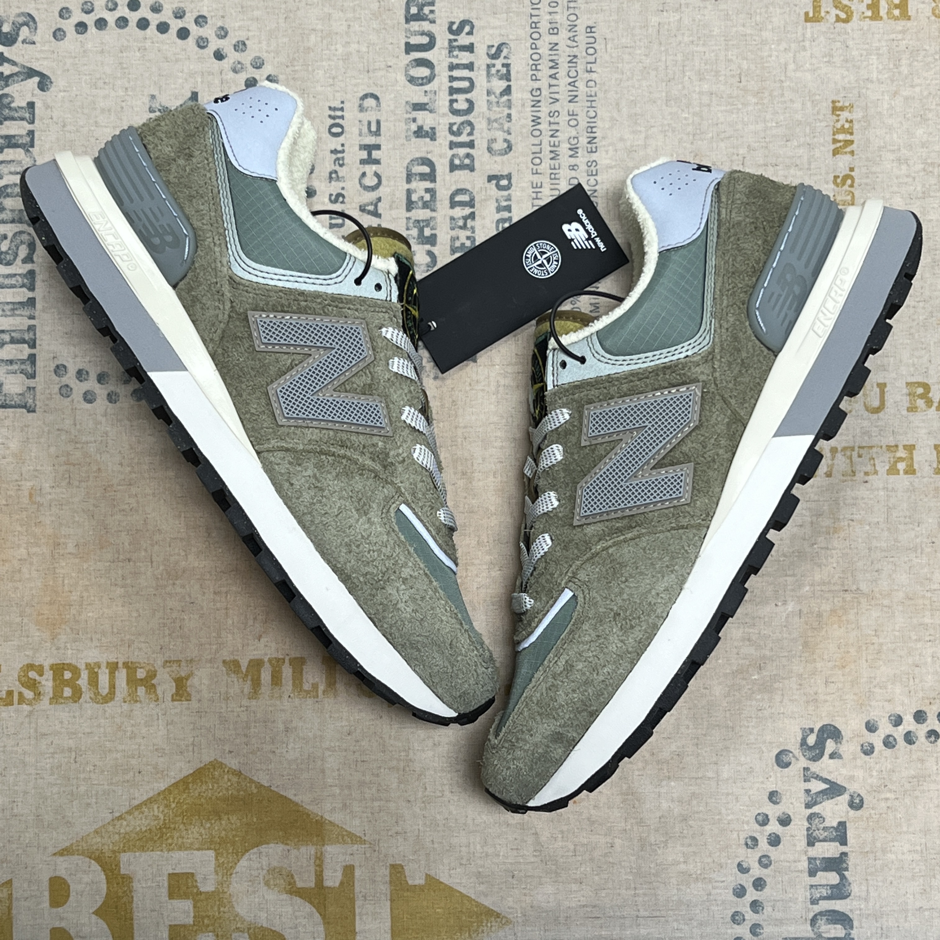 New Balance x Stone Island 574 Legacy Green 착용 스타일 - 5