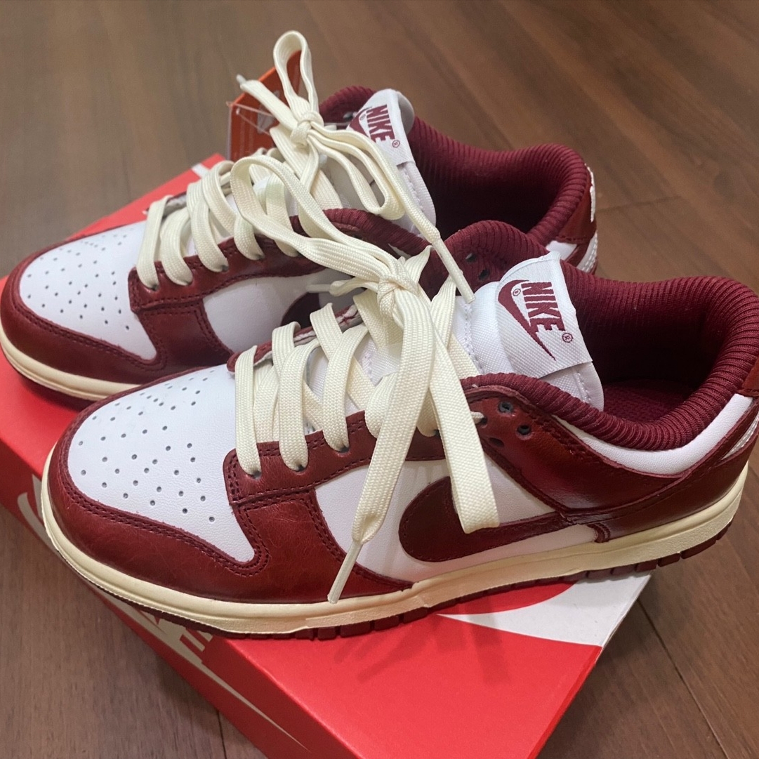 (W) Nike Dunk Low Retro PRM Team Red and White 착용 스타일 - 2
