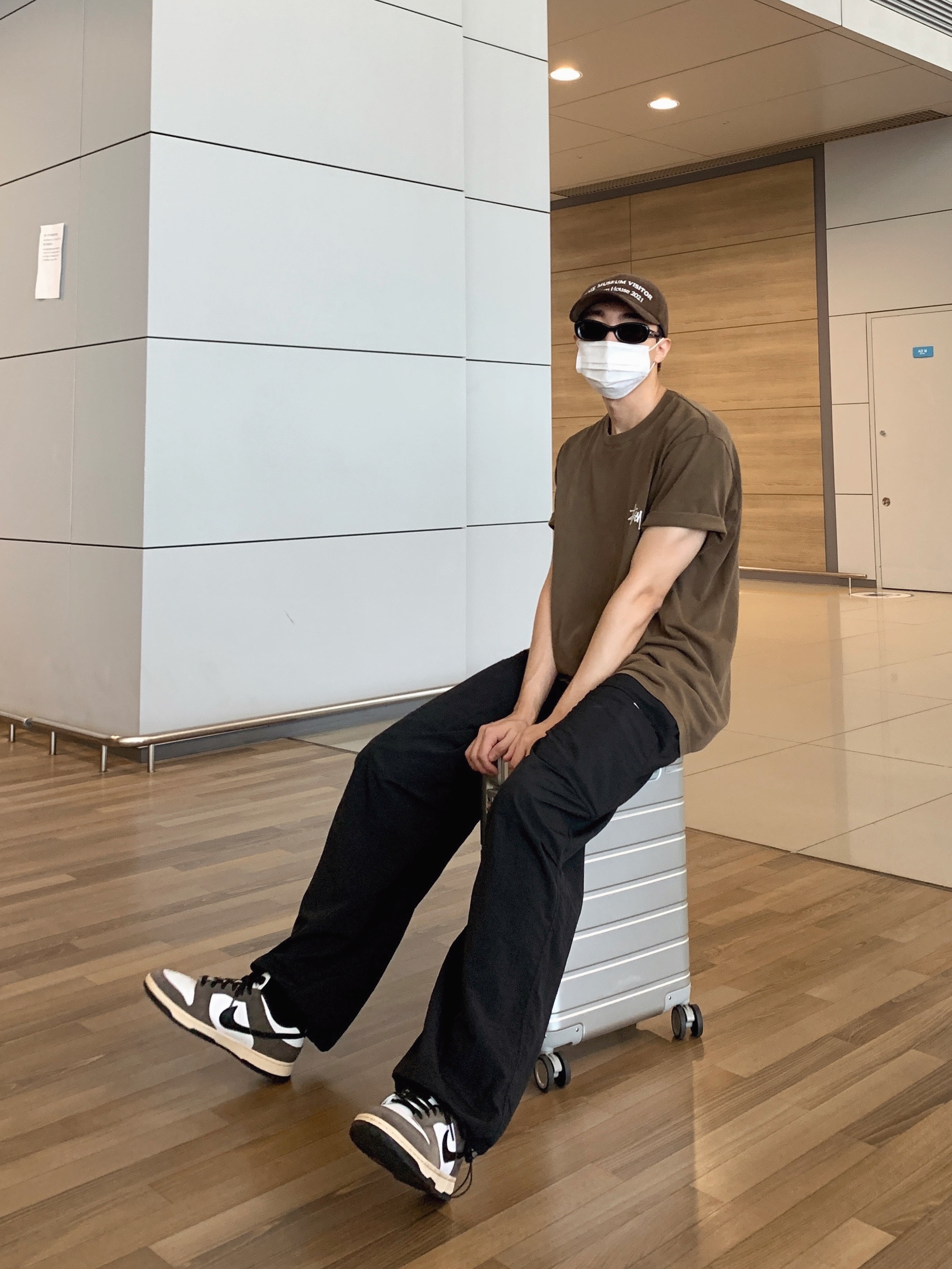 Stussy Basic Stussy Pigment Dyed T-Shirt Coffee 2022, The Museum Visitor Corduroy Ball Cap Brown 착용 스타일