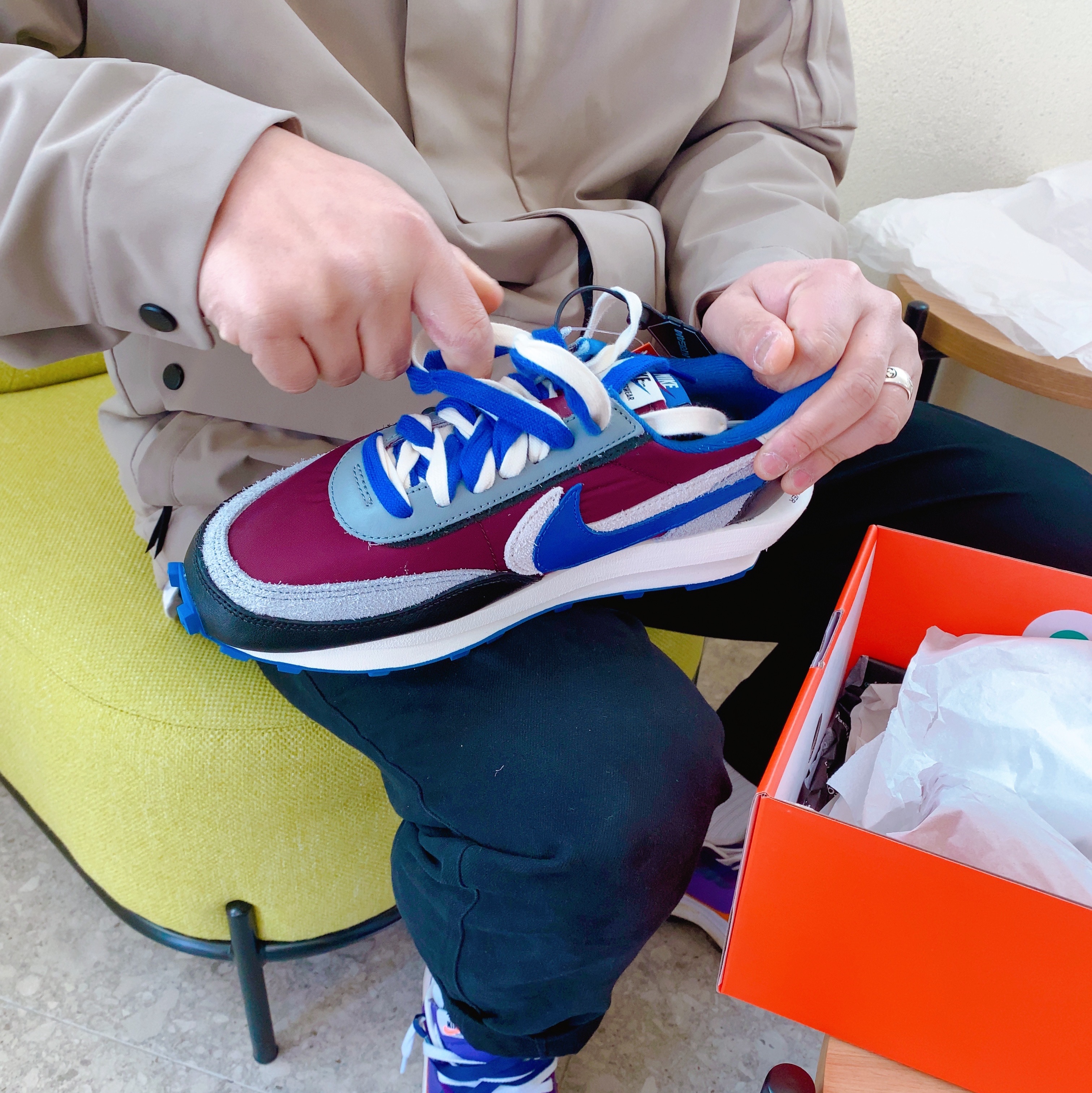 Nike x Sacai x Undercover LDWaffle Night Maroon Team Royal 착용 스타일 - 2