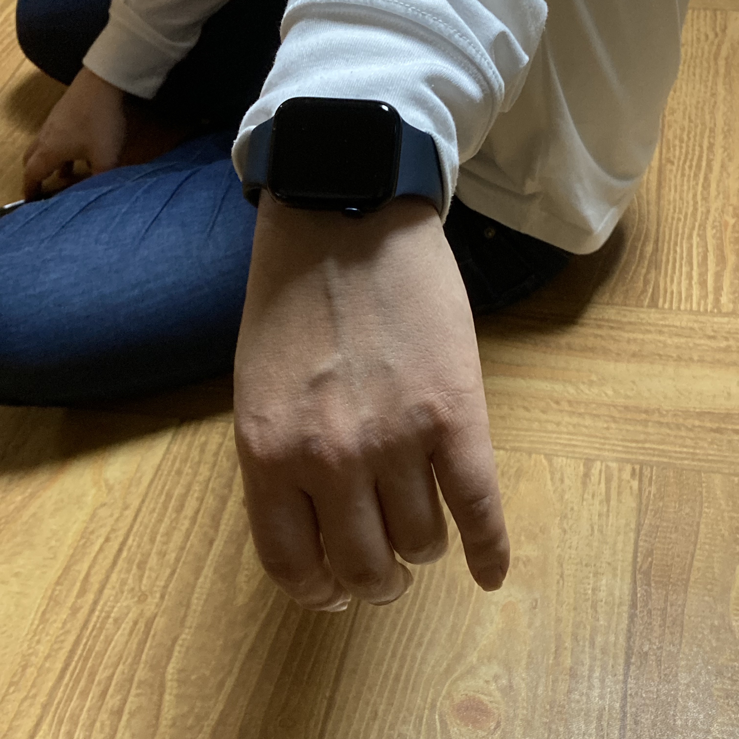 Apple Watch SE 44mm GPS Midnight Aluminum Case with Sport Band Midnight (Korean Ver.) 착용 스타일