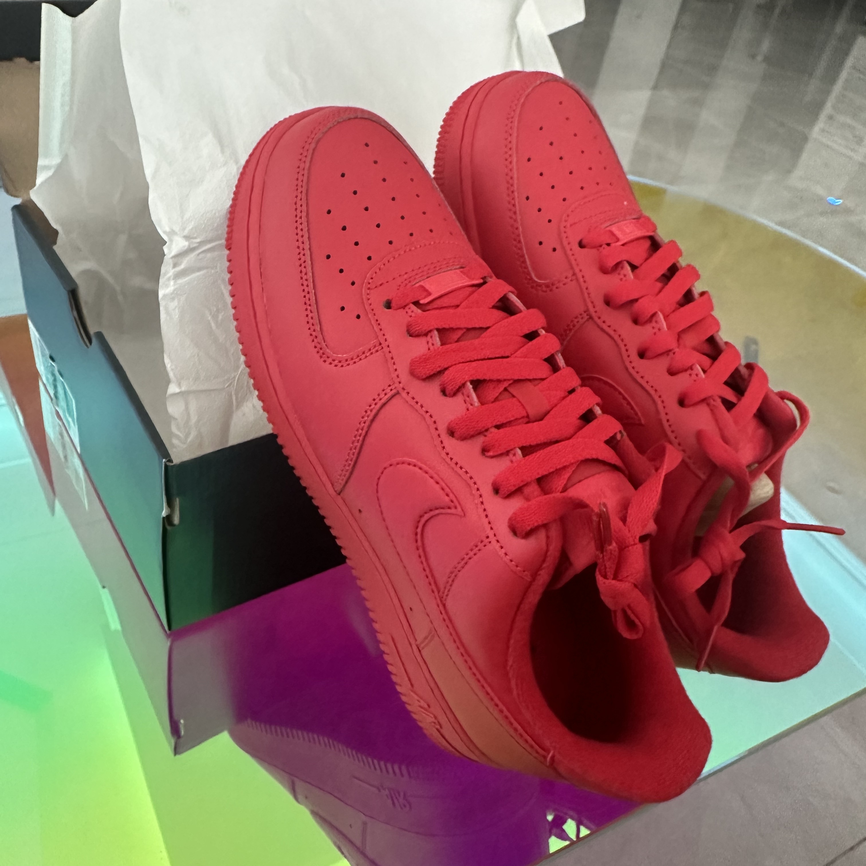 Nike Air Force 1 '07 LV8 Low 1 Triple Red 착용 스타일 - 3