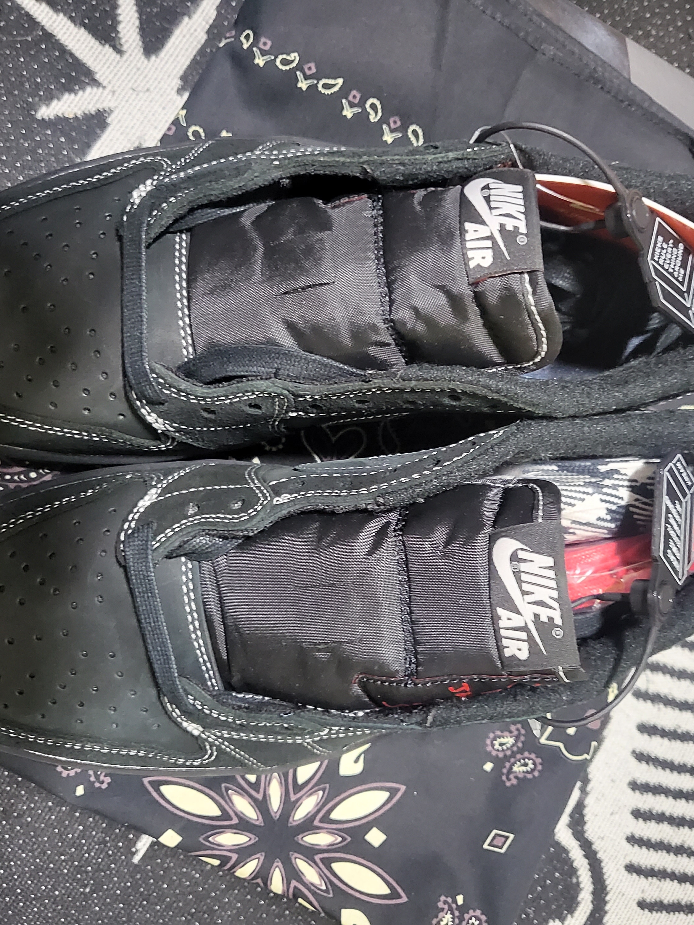 Jordan 1 x Travis Scott Retro Low OG SP Black Phantom 착용 스타일 - 2