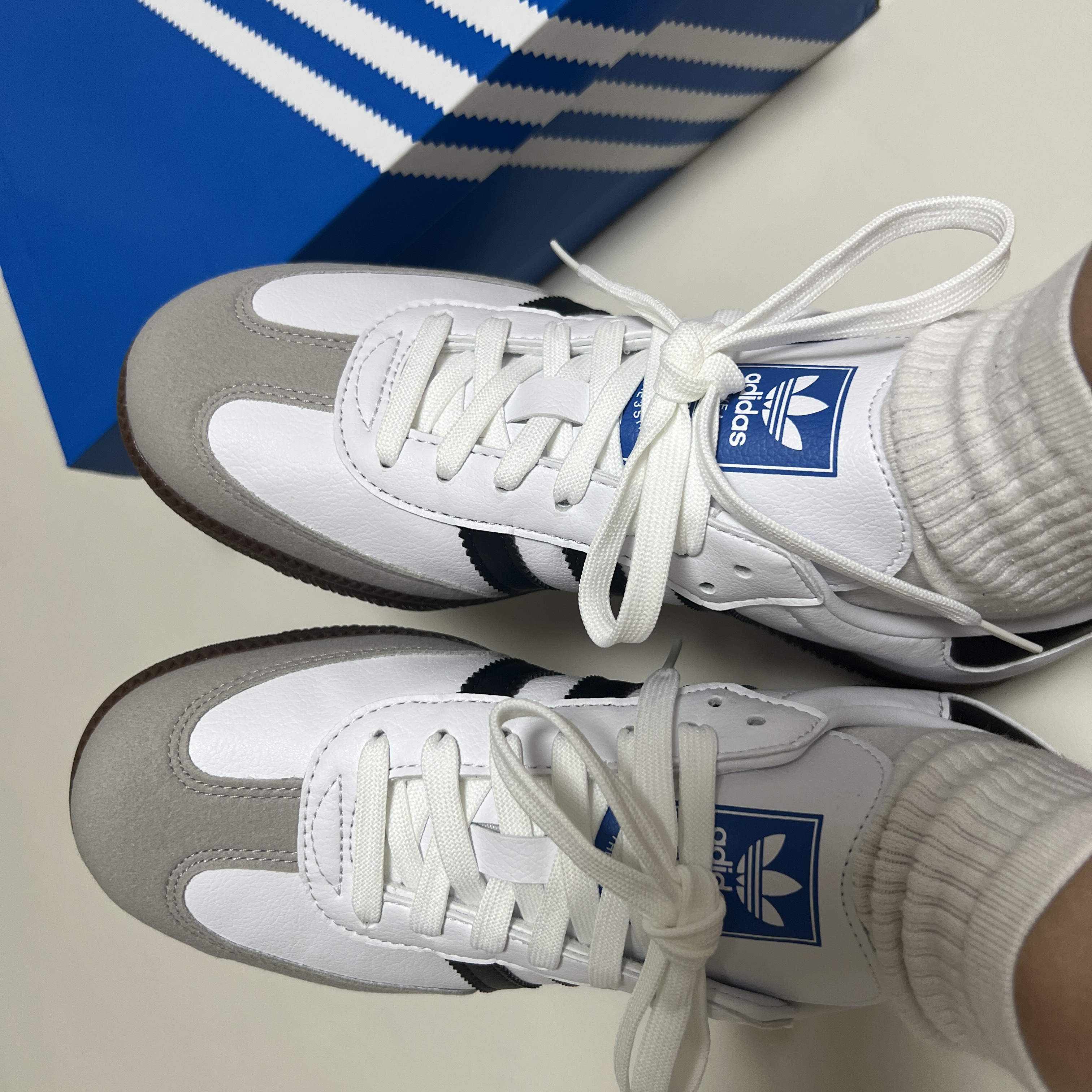 Adidas Samba Vegan White Black 착용 스타일 - 2
