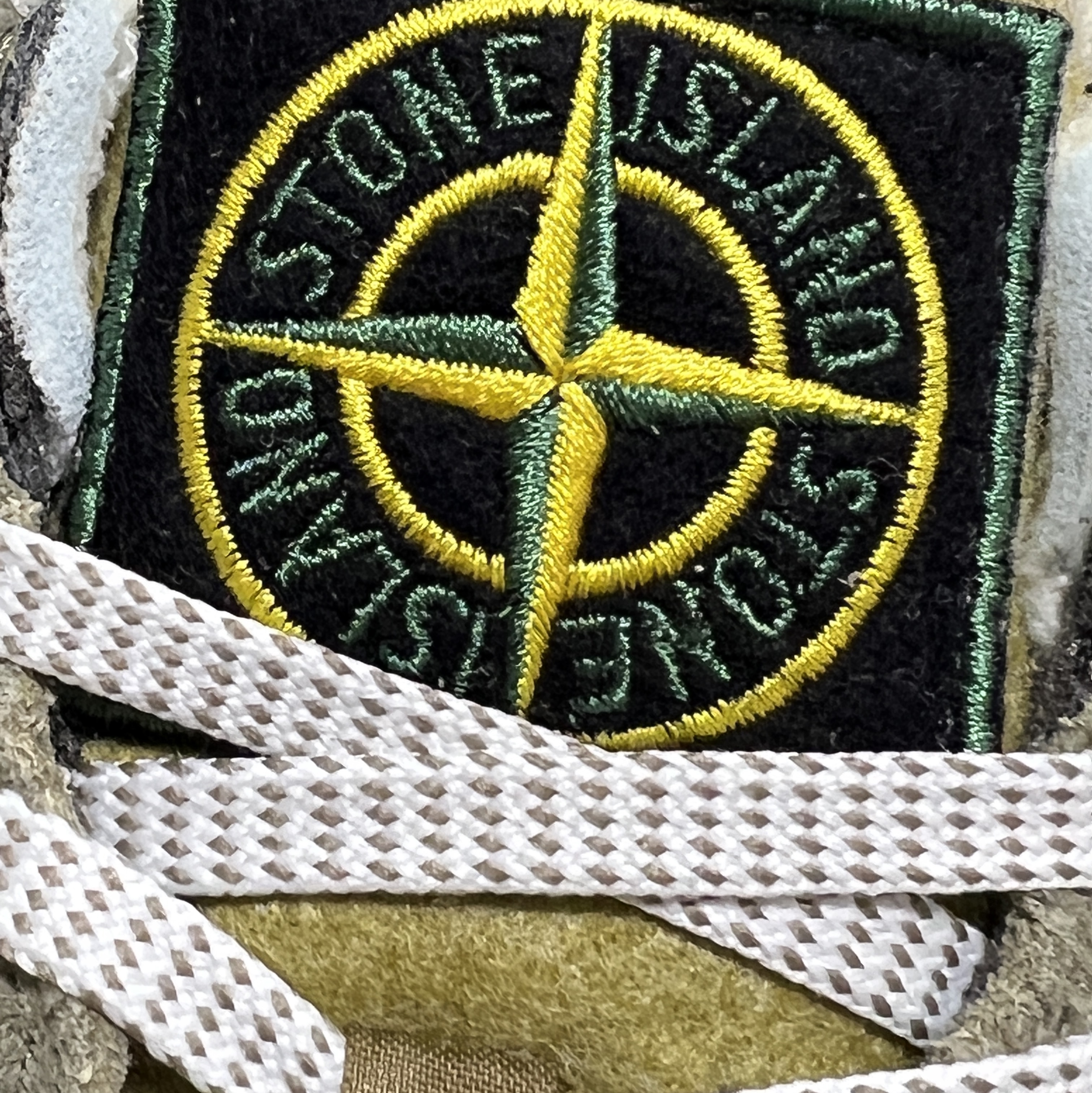 New Balance x Stone Island 574 Legacy Green 착용 스타일 - 4