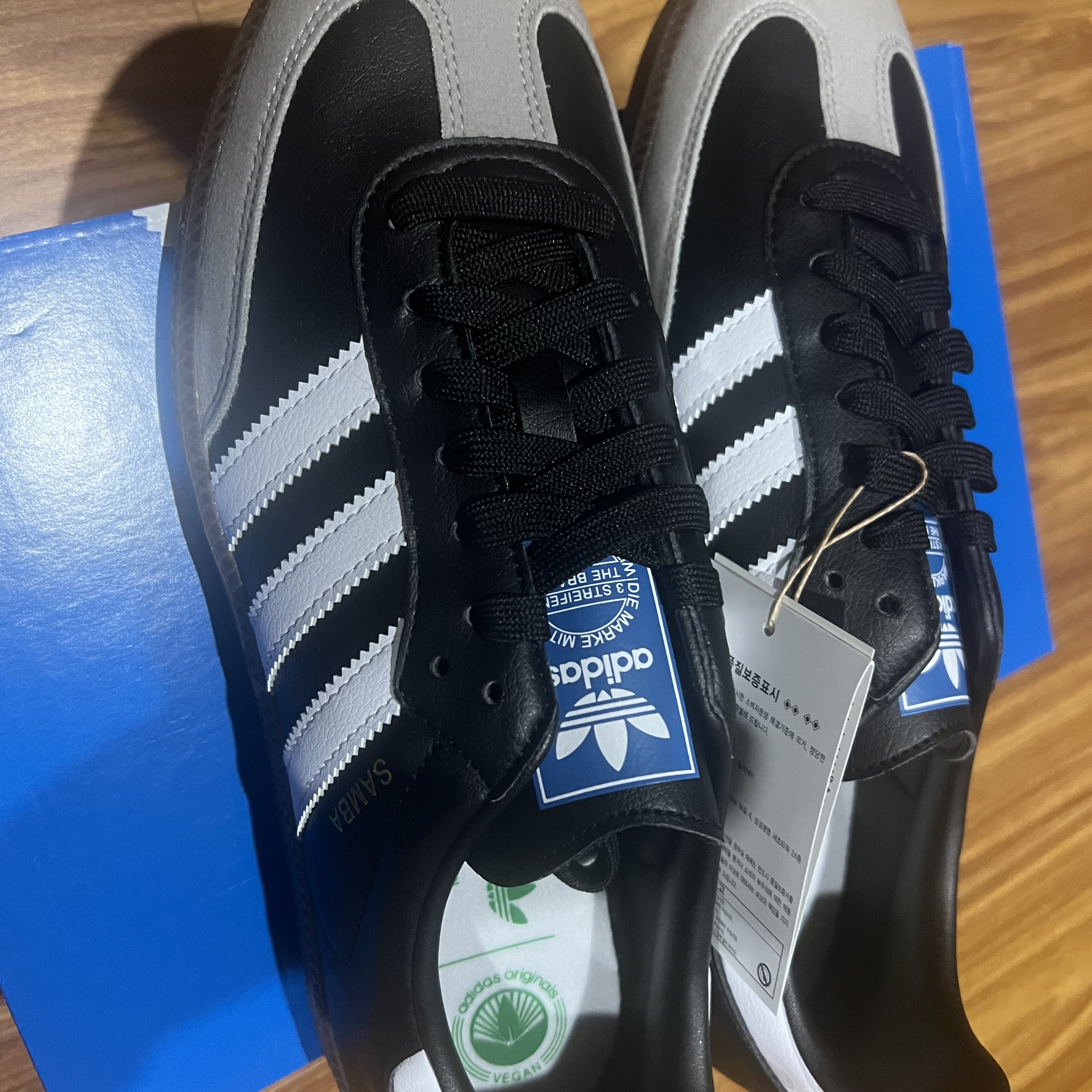 Adidas Samba Vegan Black White 착용 스타일 - 2