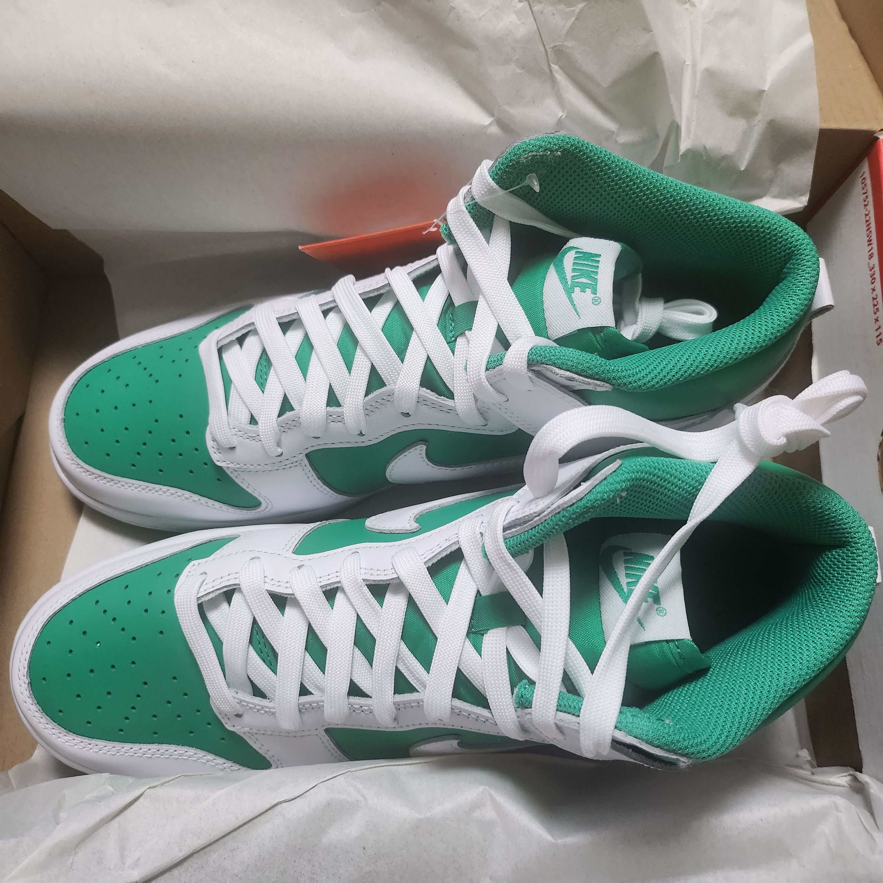 Nike Dunk High Retro Stadium Green and White 착용 스타일 - 2