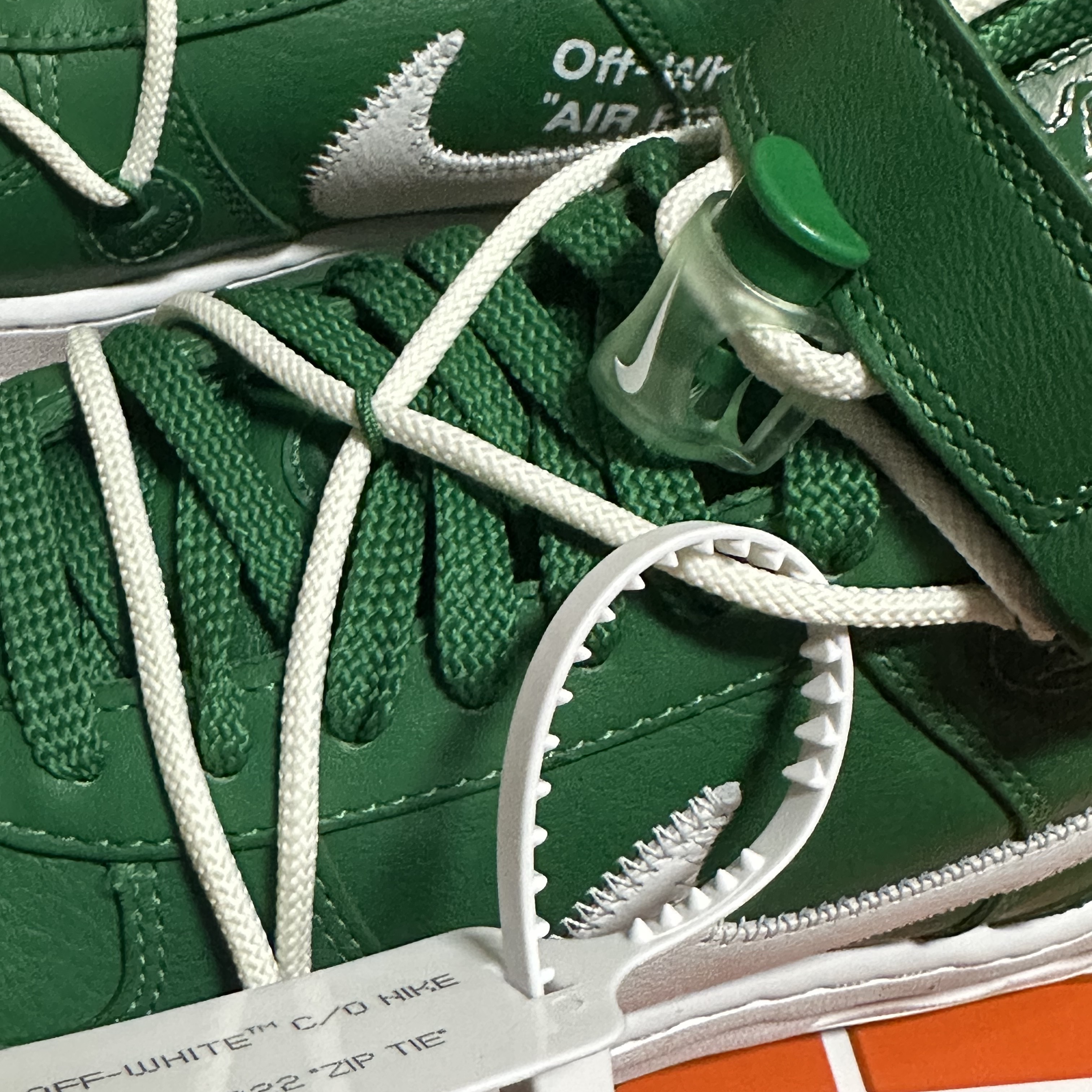 Nike x Off-White Air Force 1 Mid SP Leather Pine Green 착용 스타일 - 2