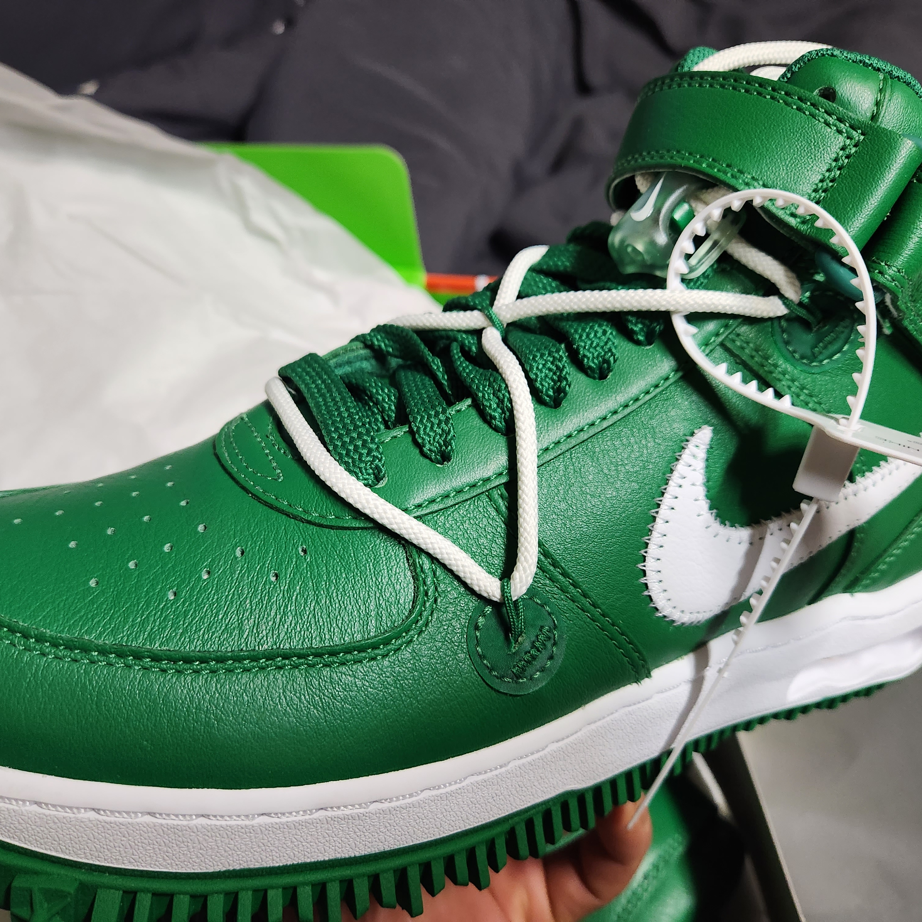 Nike x Off-White Air Force 1 Mid SP Leather Pine Green 착용 스타일 - 3