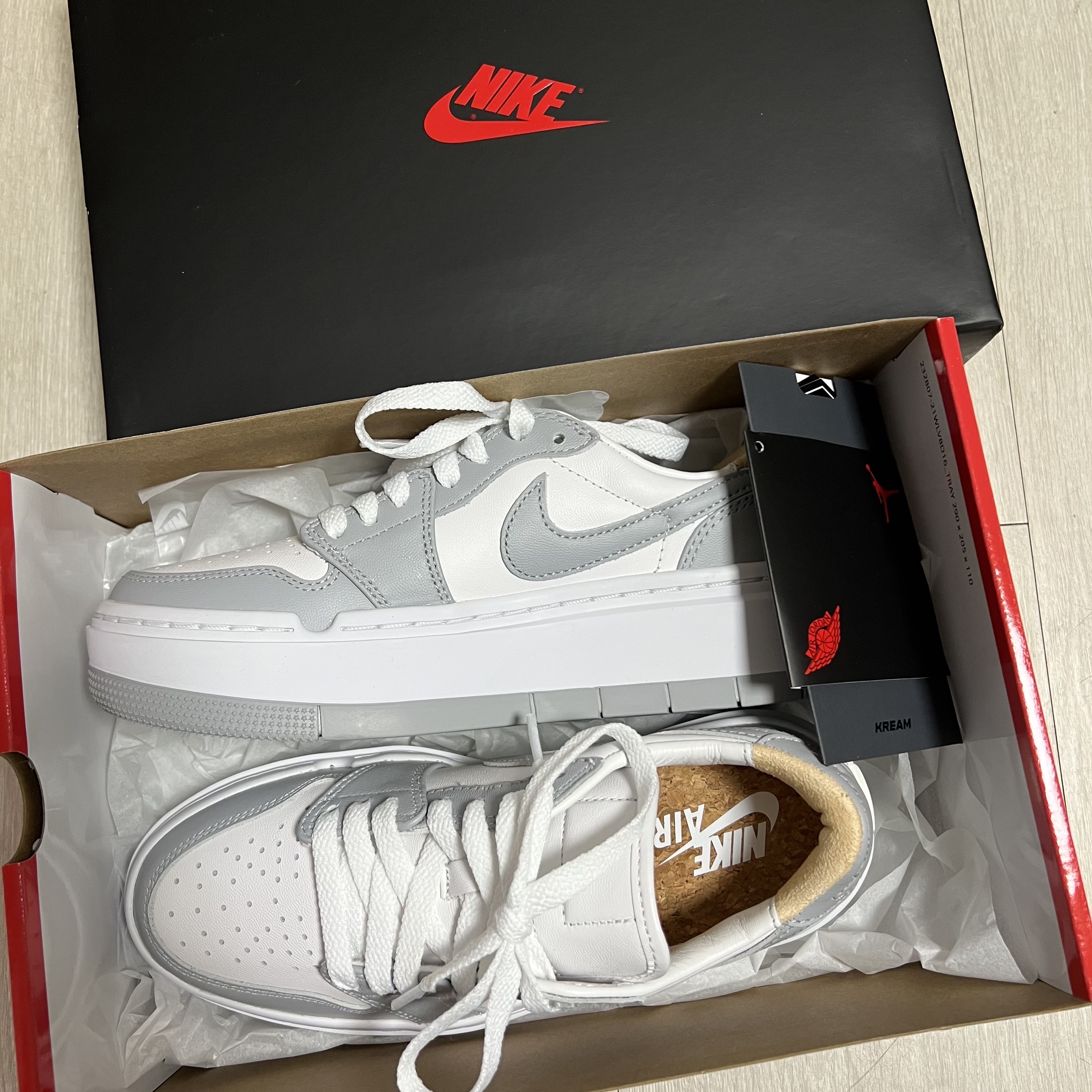 (W) Jordan 1 Elevate Low White and Wolf Grey 착용 스타일 - 1