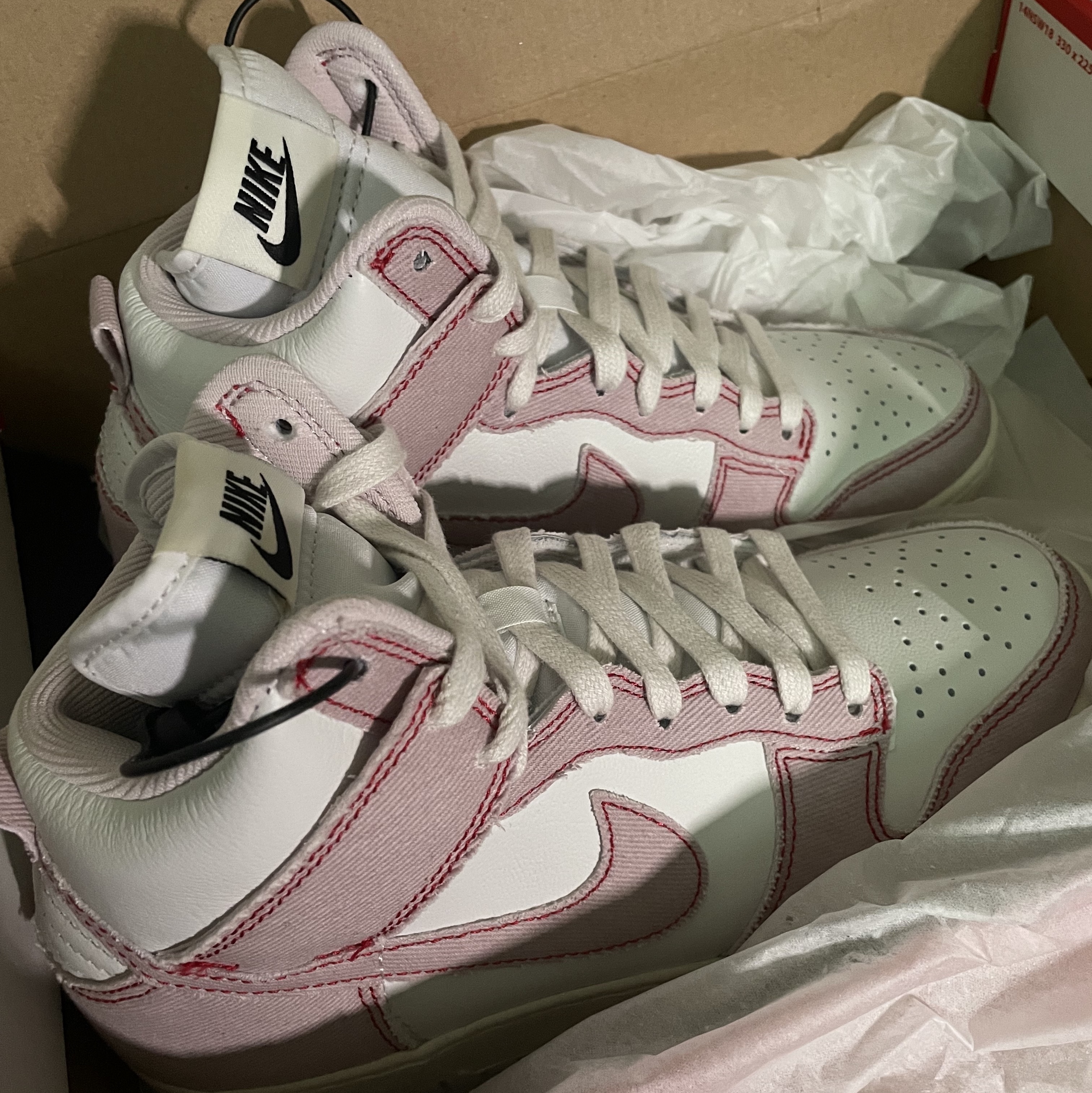 Nike Dunk High 1985 Barely Rose 착용 스타일