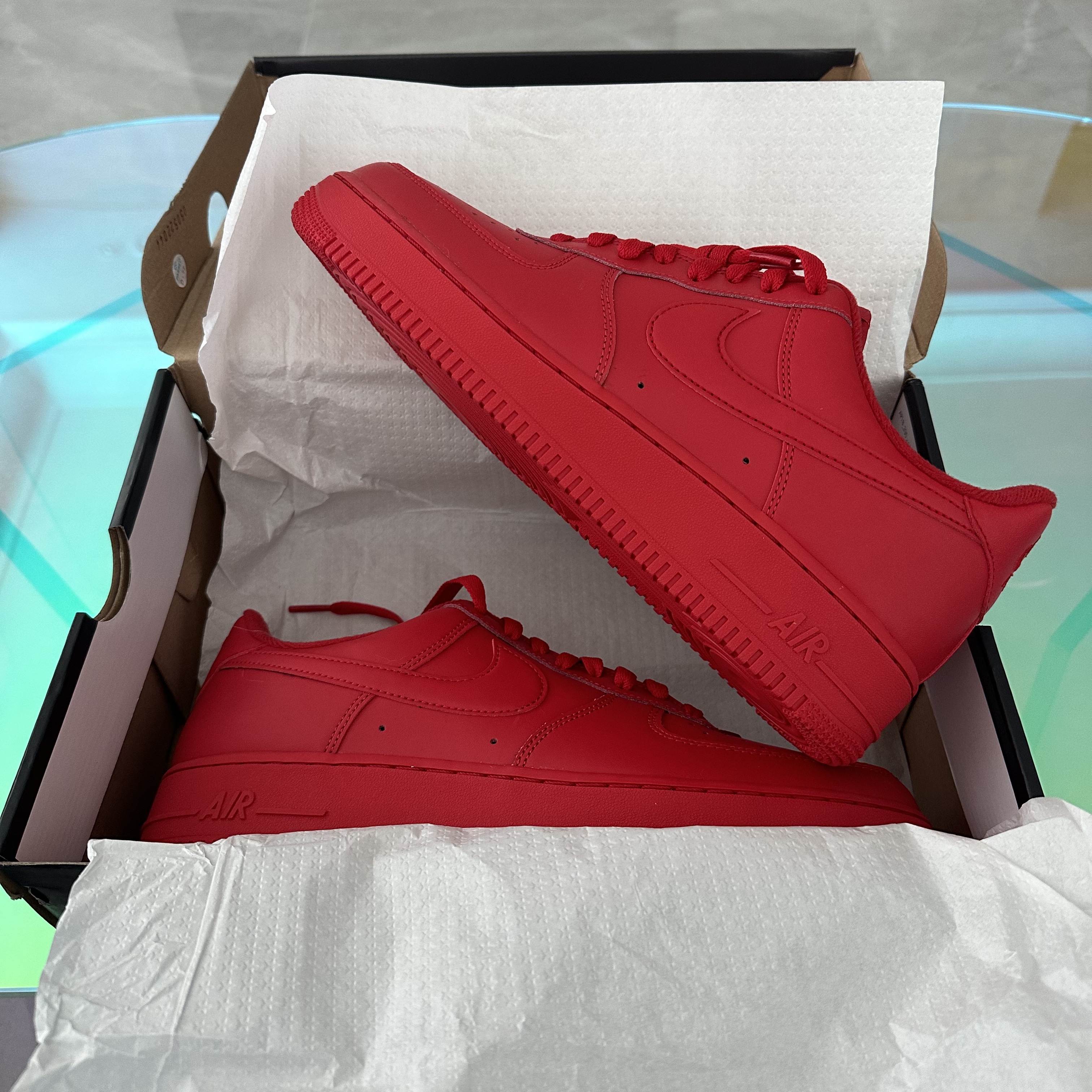 Nike Air Force 1 '07 LV8 Low 1 Triple Red 착용 스타일 - 1