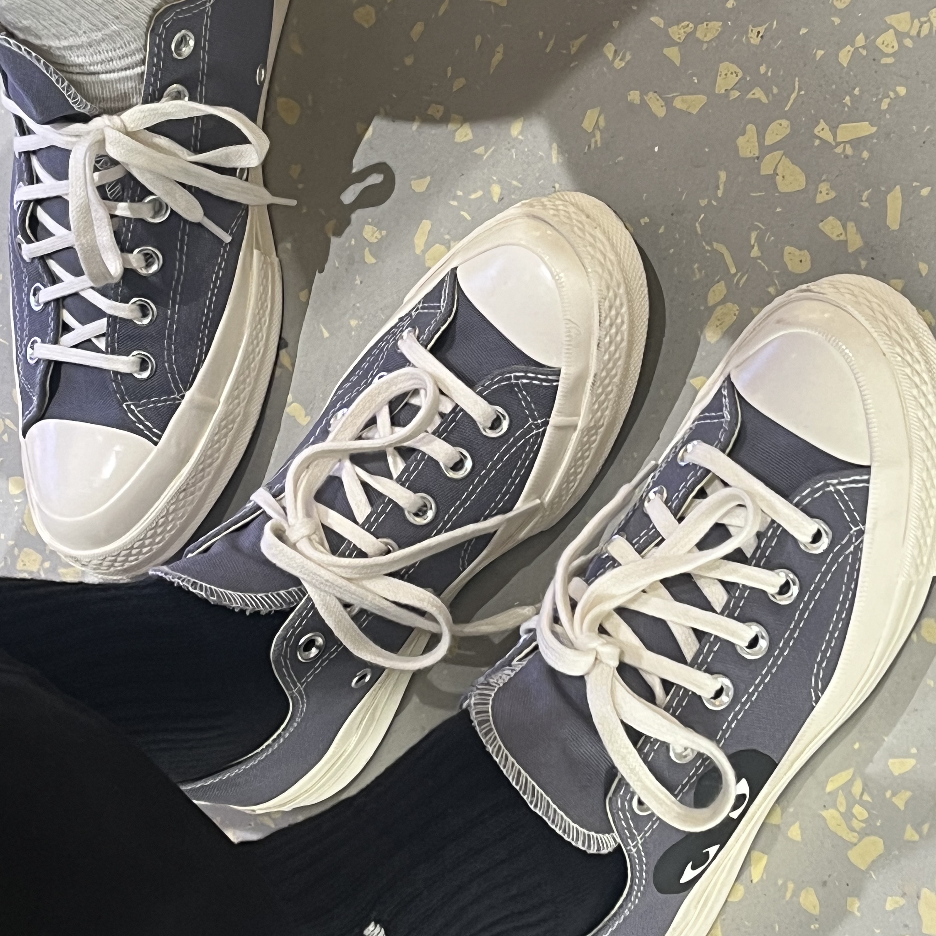 Converse x Play Comme des Garcons Chuck 70 Ox Steel Gray 착용 스타일