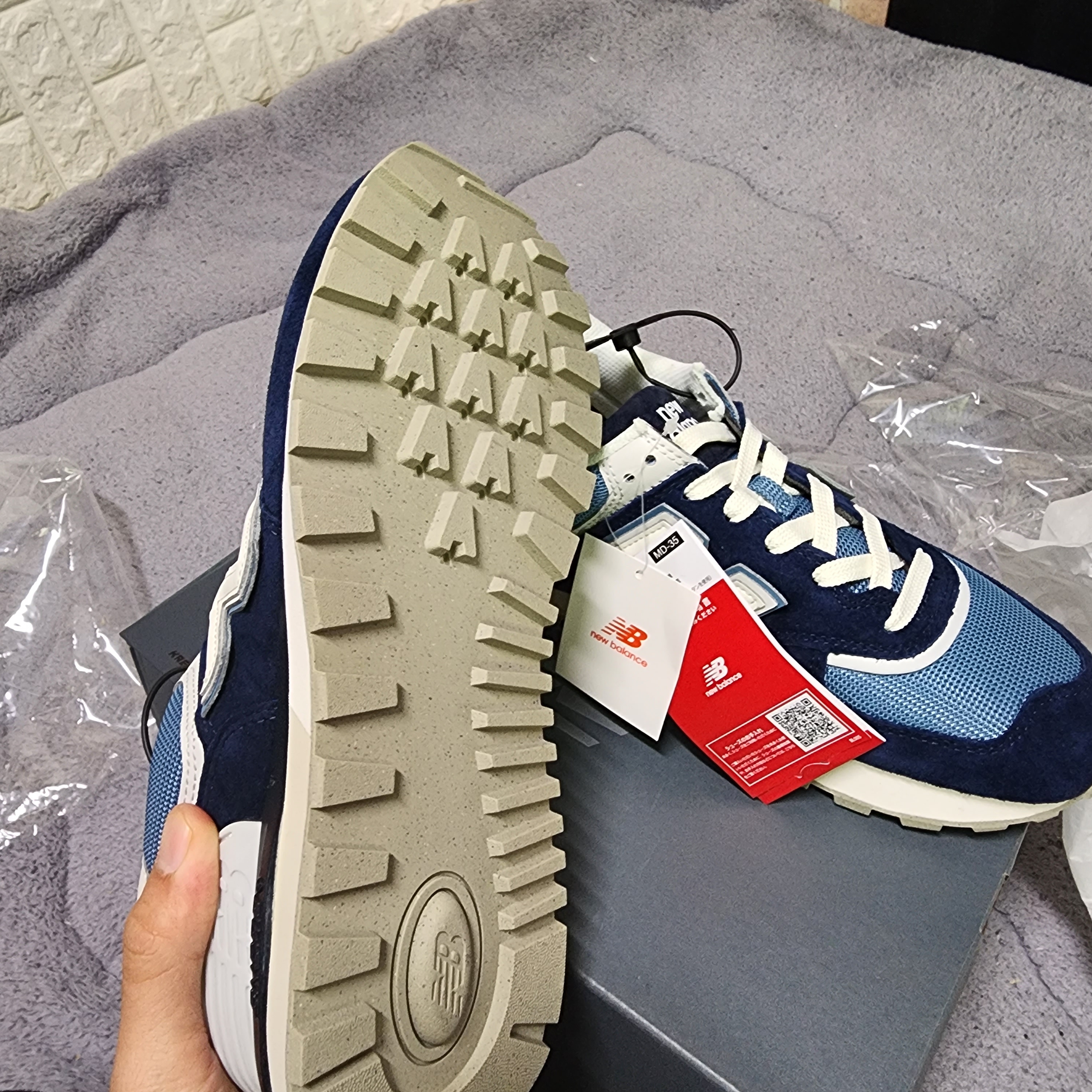 New Balance 574 Legacy Navy Sea Salt 착용 스타일 - 2