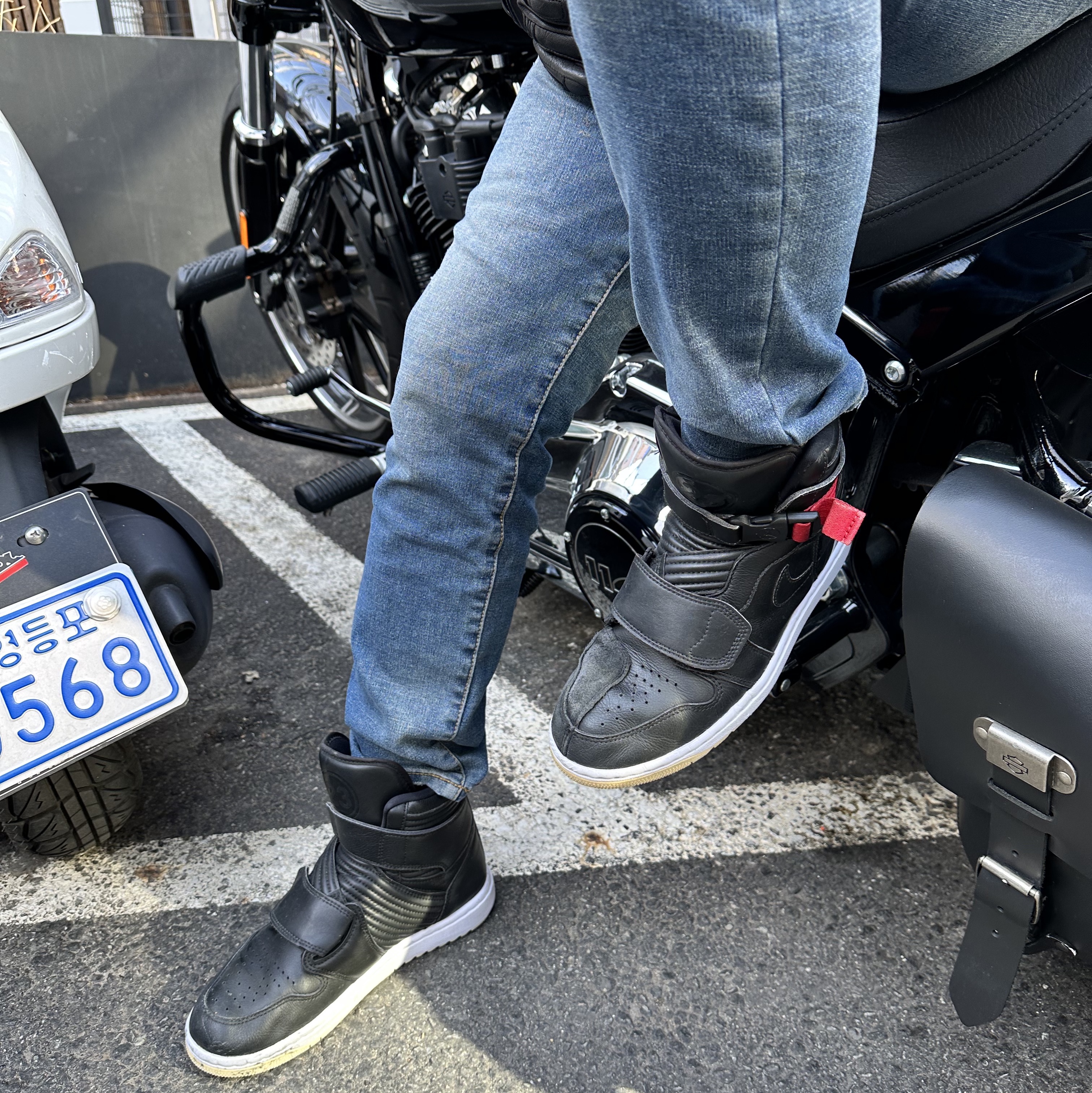 Jordan 1 Moto Black, Barbour International Original Wax Jacket Black 착용 스타일 - 1