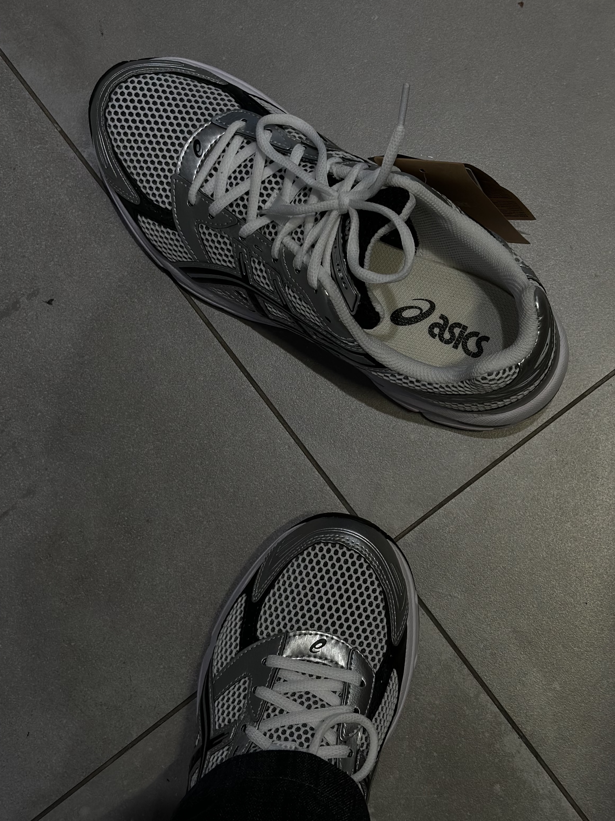 Asics Gel-1130 White Black 착용 스타일 - 1