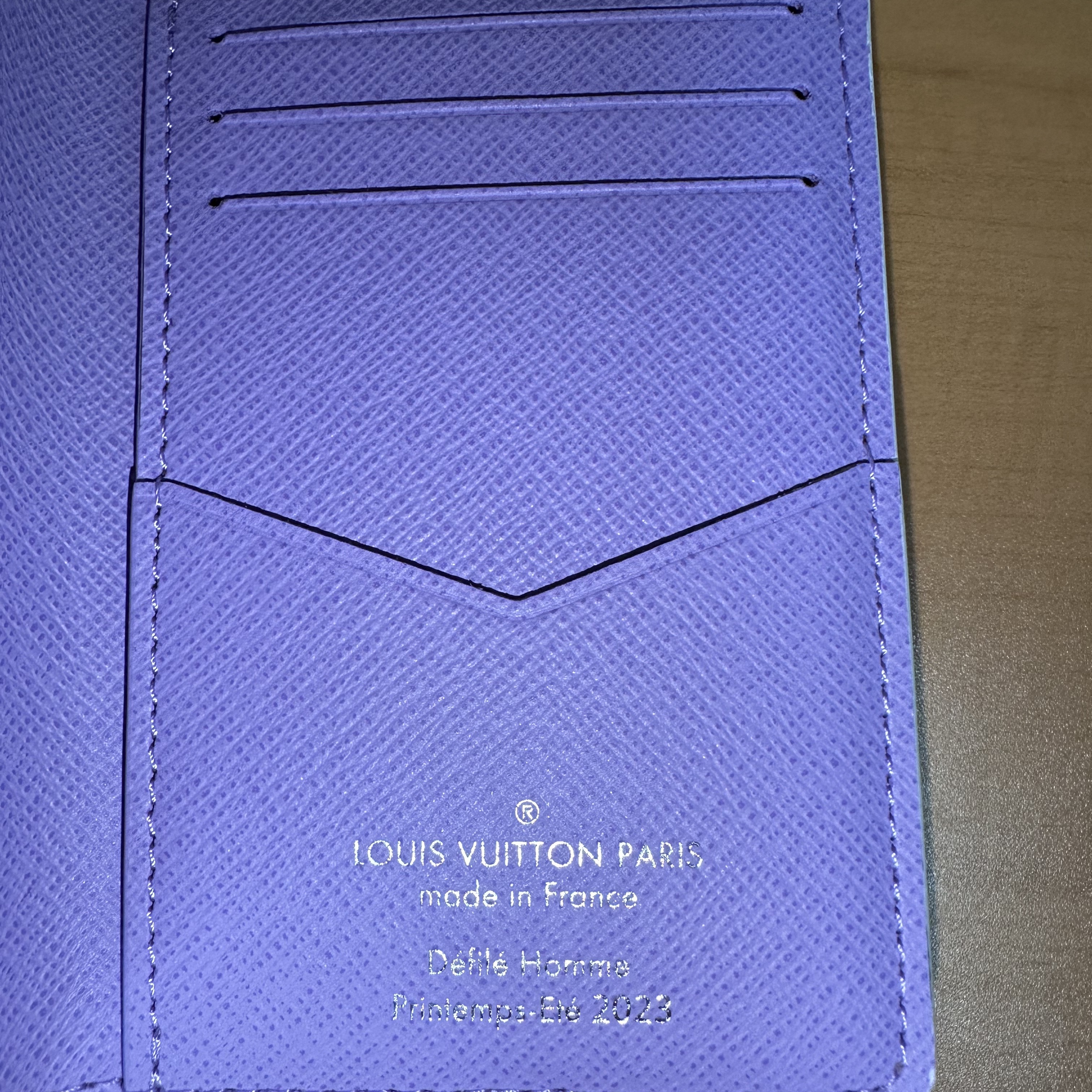 Louis Vuitton Pocket Organizer Monogram Comics Coated Canvas 착용 스타일 - 3