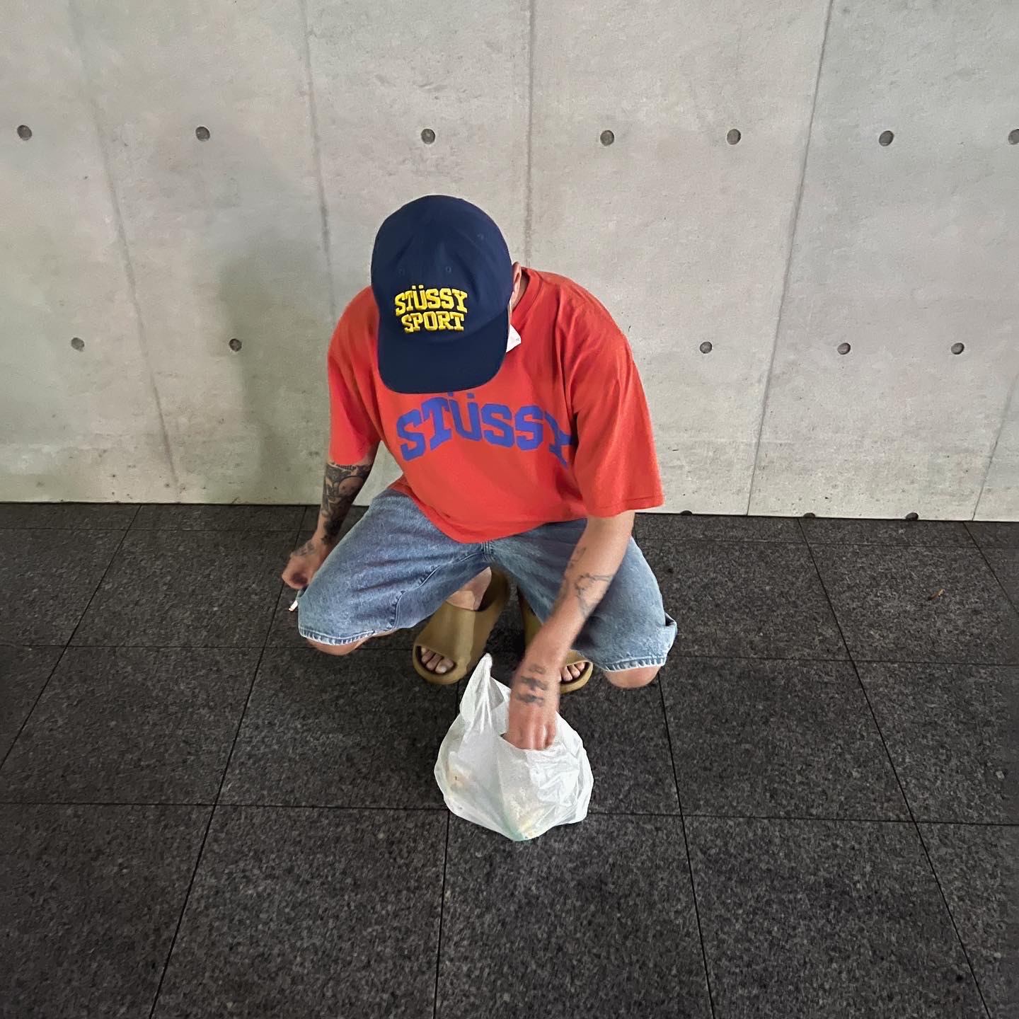 Stussy Sport Cap Navy, Supreme Baggy Denim Shorts Washed Blue - 23SS 착용 스타일 - 1