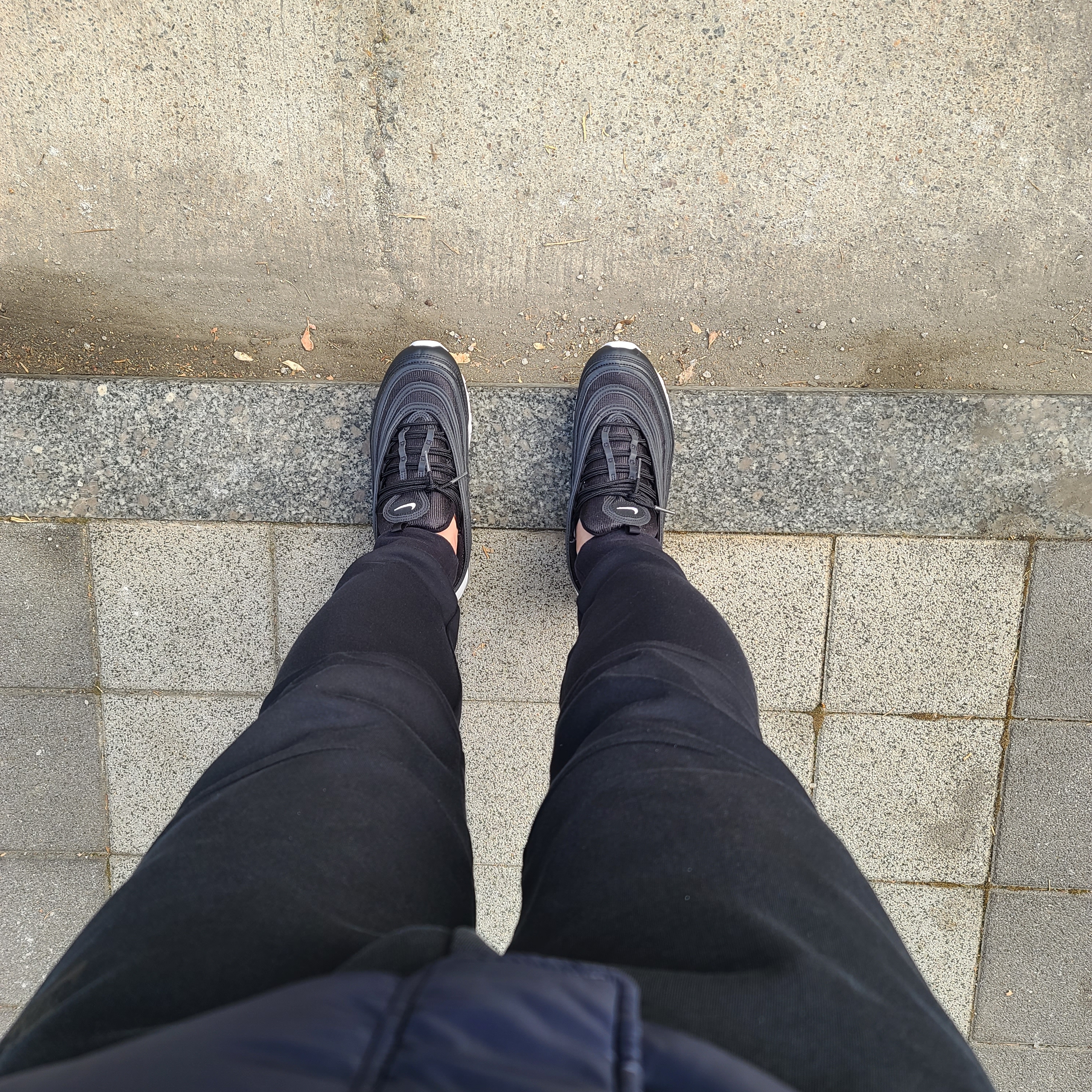 Nike Air Max 97 Black White 착용 스타일 - 1