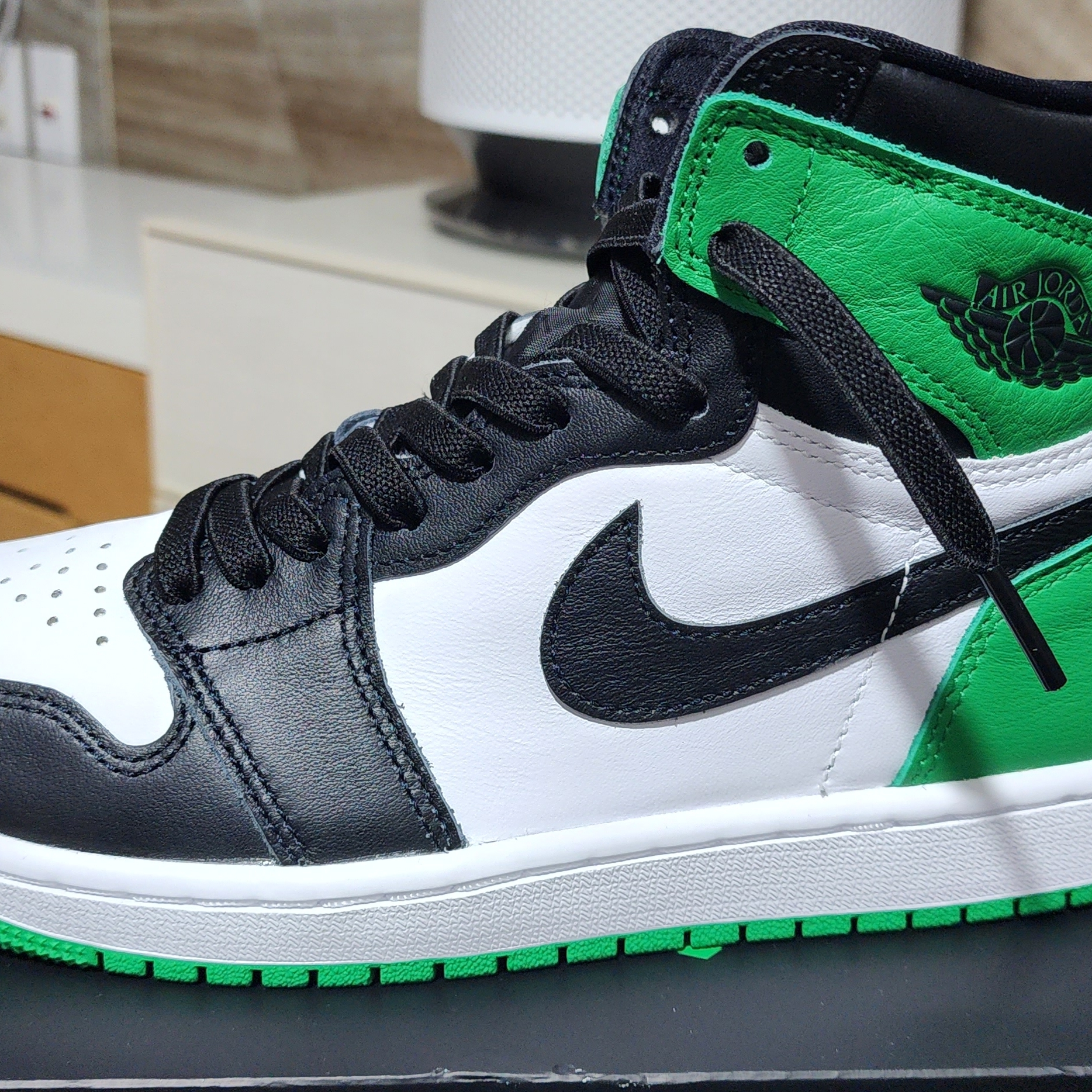 Jordan 1 Retro High OG Black and Lucky Green 착용 스타일 - 4
