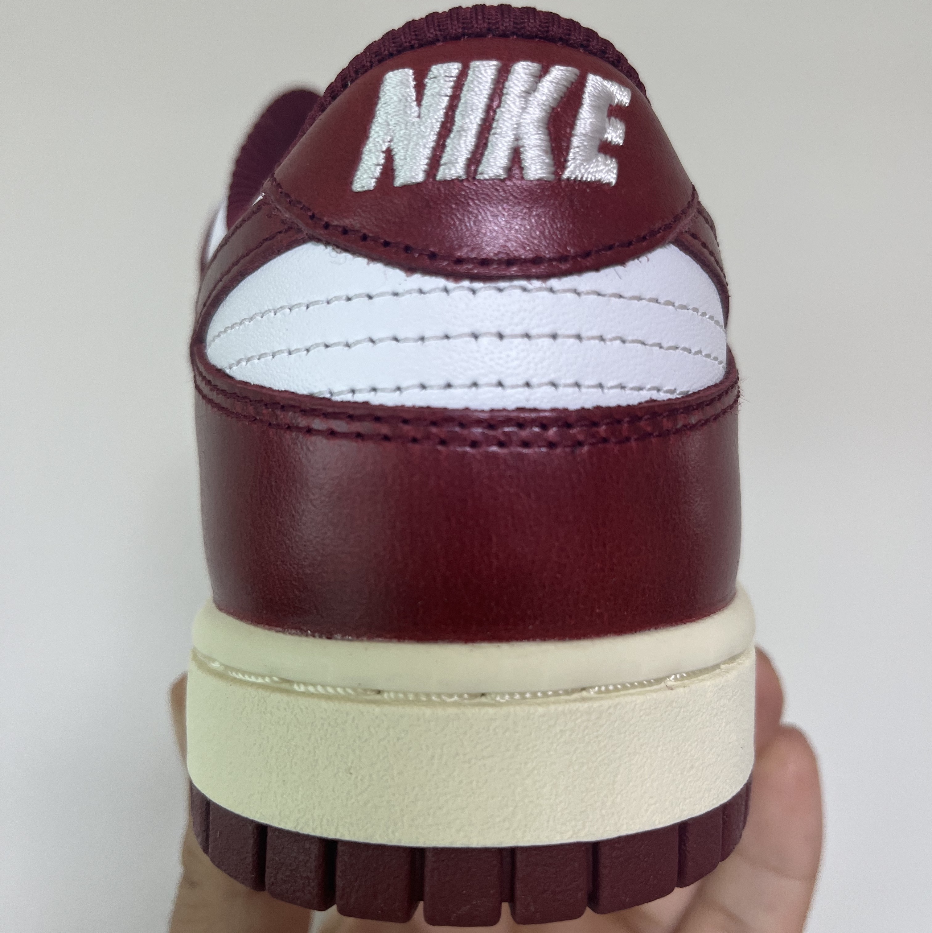 (W) Nike Dunk Low Retro PRM Team Red and White 착용 스타일 - 3