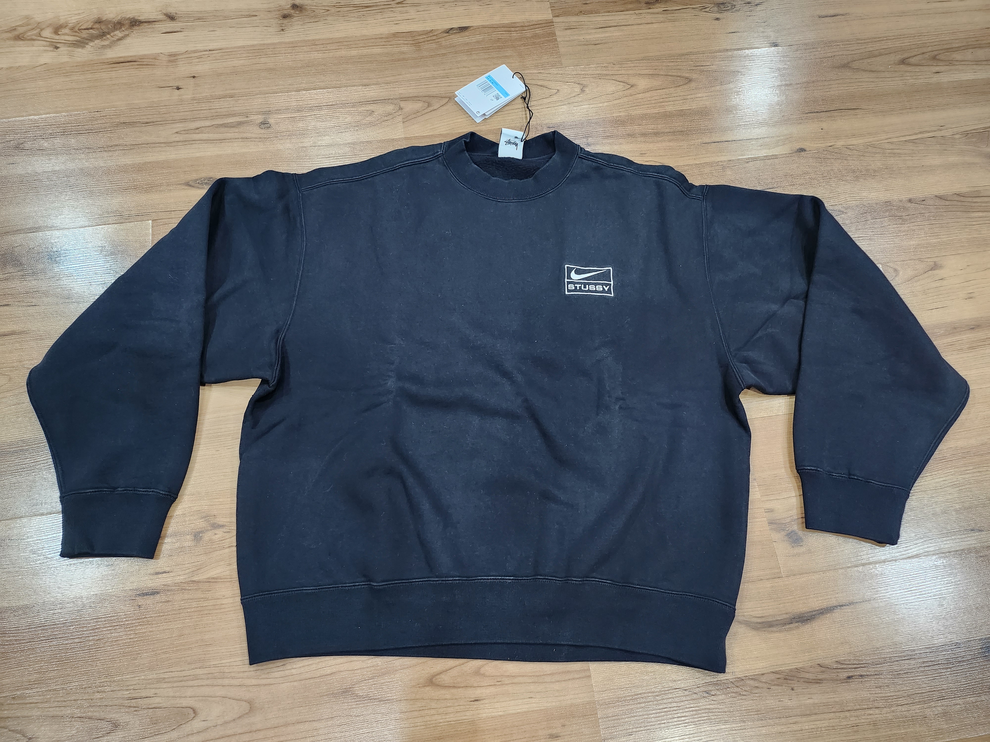 Nike x Stussy NRG Washed Fleece Crewneck Black (DO5310-010) 착용 스타일 - 1