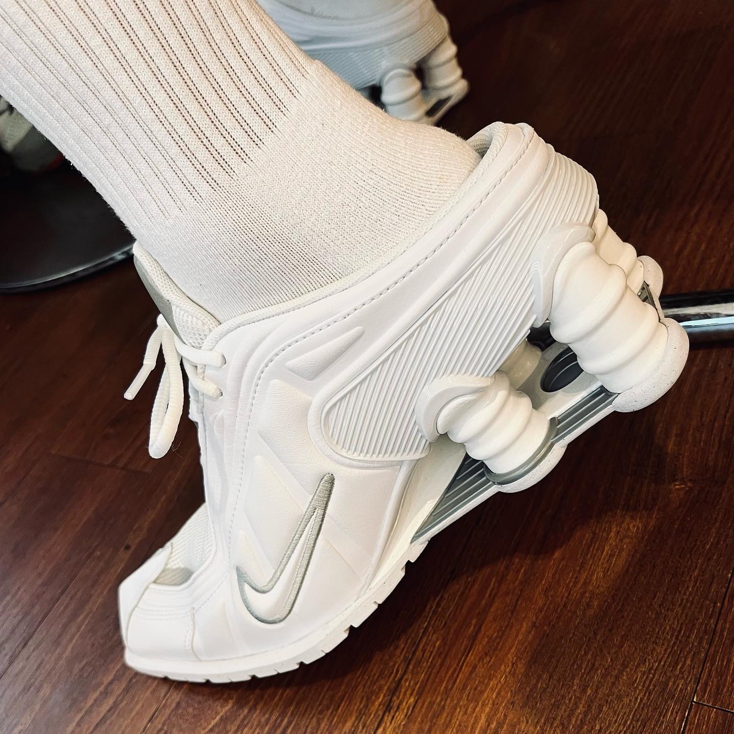 Nike x Martine Rose Shox MR4 Black, Nike x Martine Rose Shox MR4 White 착용 스타일 - 4