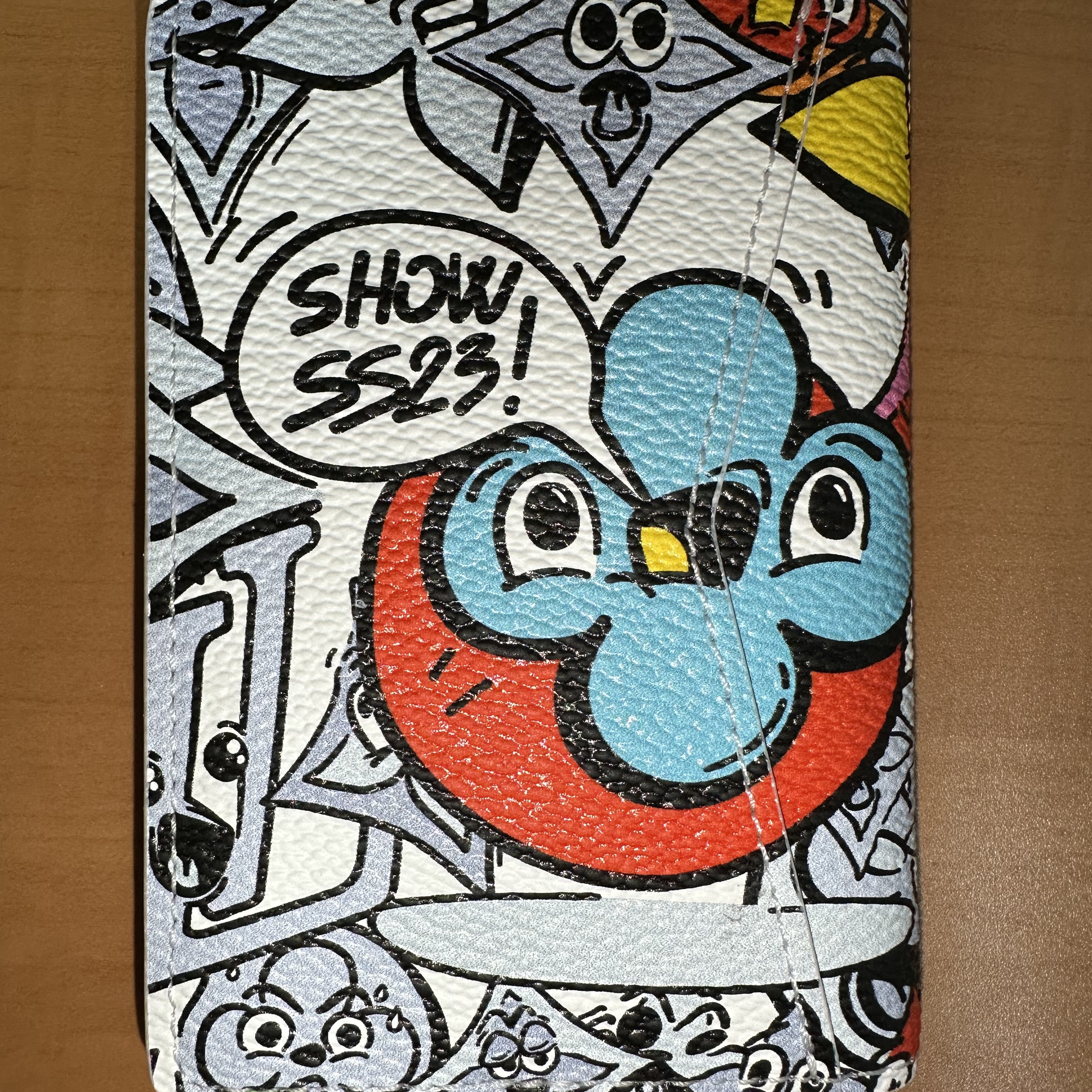 Louis Vuitton Pocket Organizer Monogram Comics Coated Canvas 착용 스타일 - 2