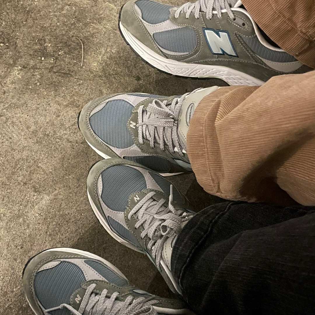 New Balance 2002R Cool Grey 착용 스타일
