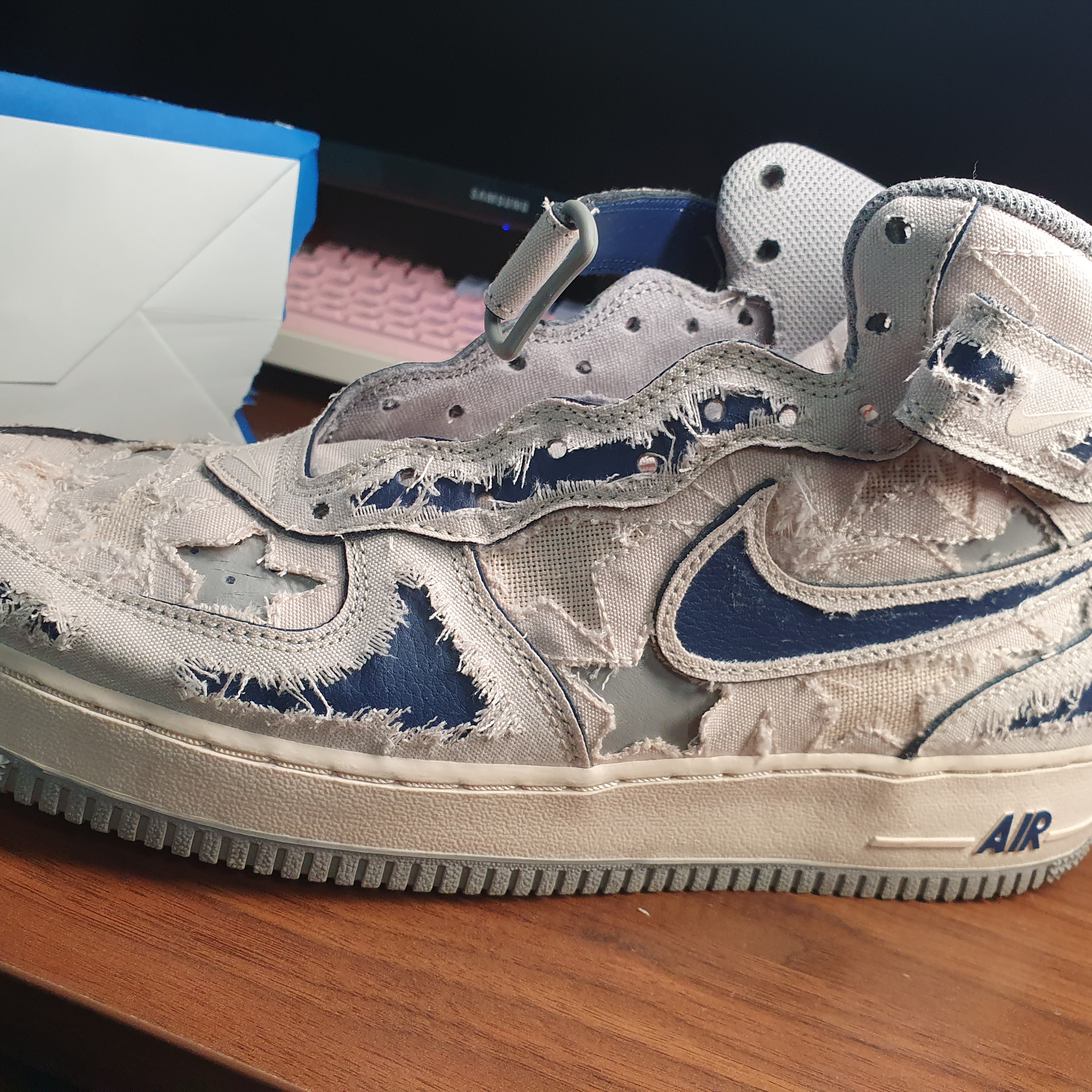 Nike Air Force 1 Mid '07 Pearl White 착용 스타일