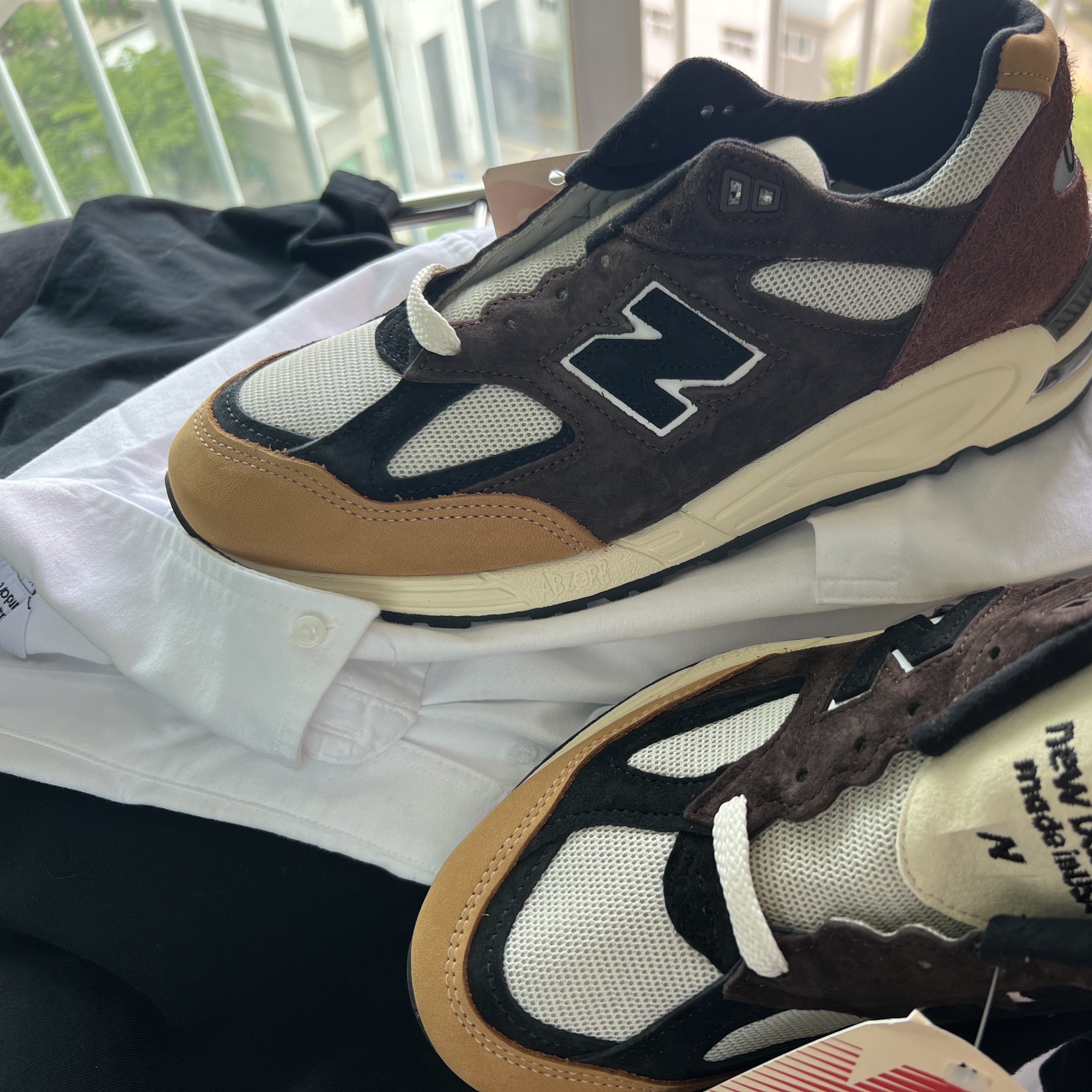New Balance 990v2 Made in USA Brown Beige 착용 스타일