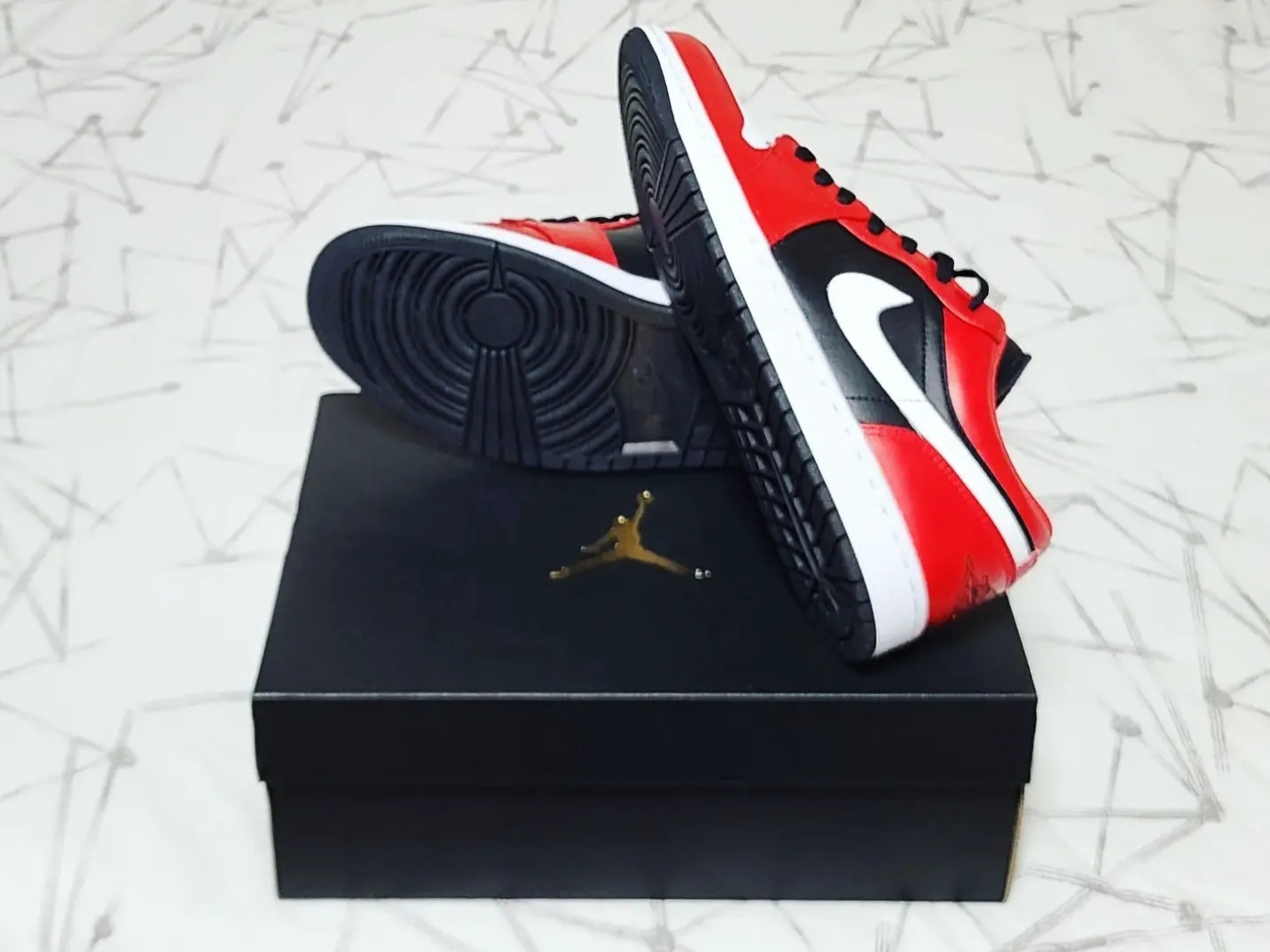 Jordan 1 Low Black Fire Red 착용 스타일 - 4