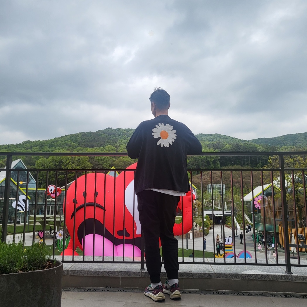 Nike x Peaceminusone LS T-Shirt Black (DR0098-010), Nike x Sacai VaporWaffle String & Black Villain Red 착용 스타일