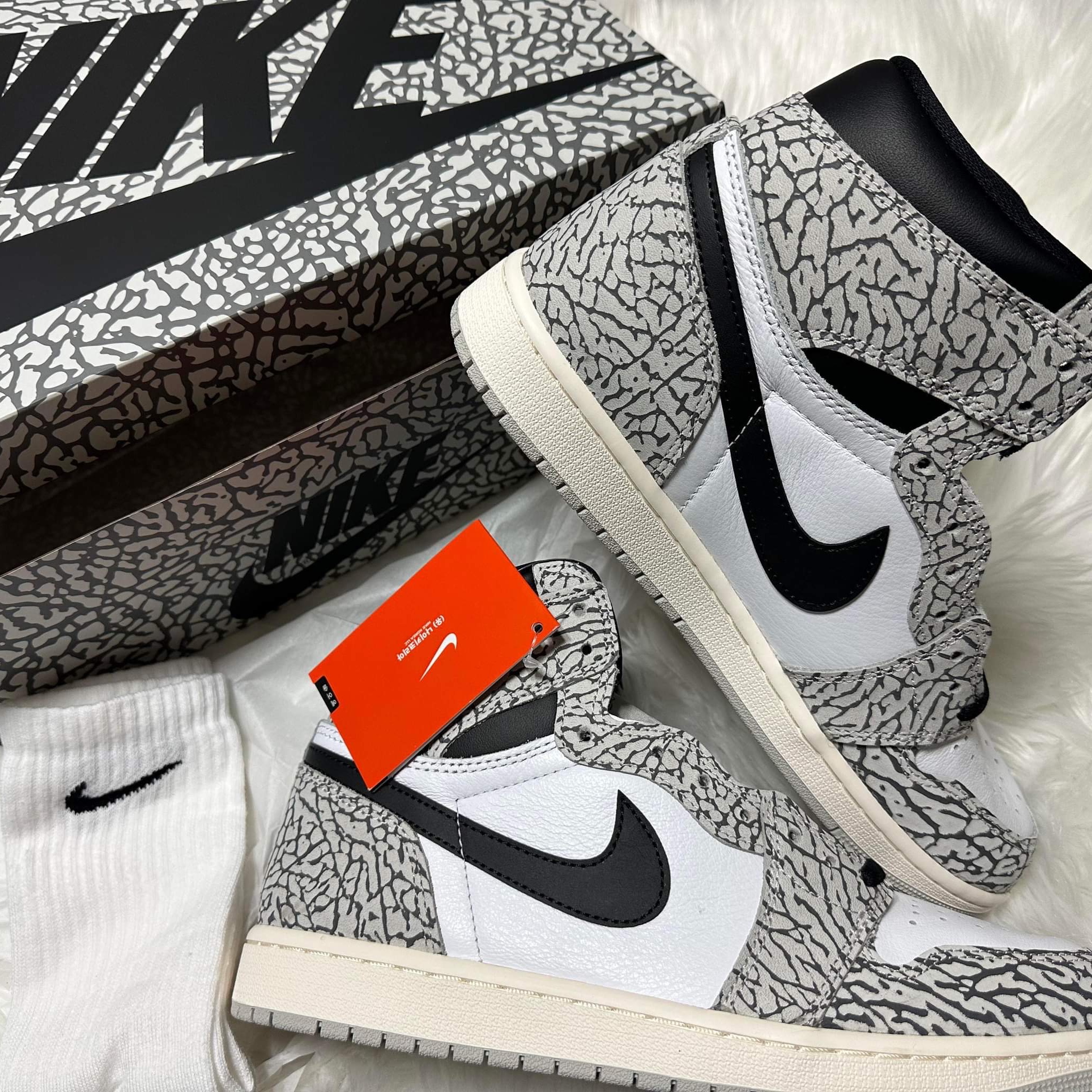 Jordan 1 Retro High OG White Cement 착용 스타일 - 1