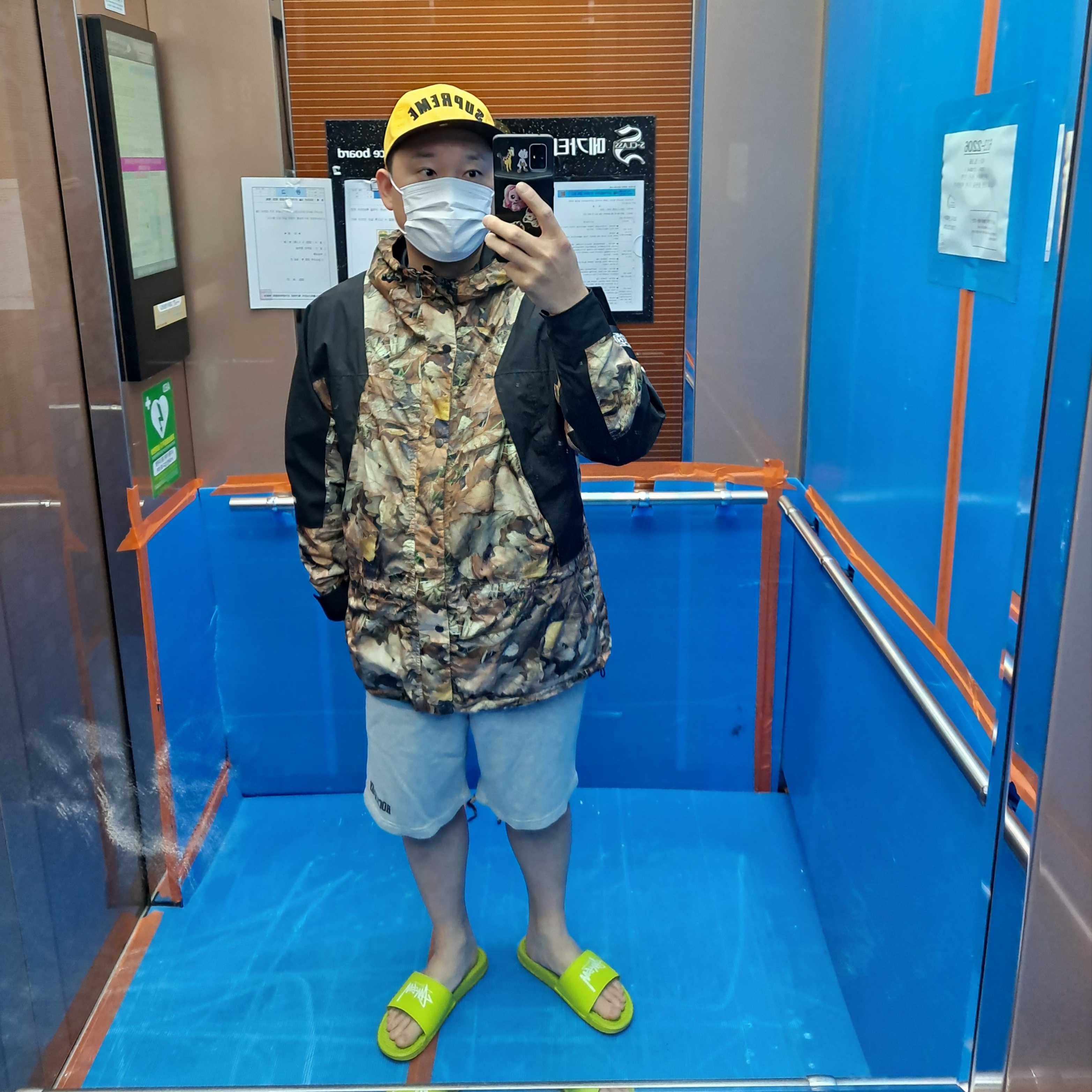 Supreme x The North Face Statue of Liberty Mountain Jacket Black - 19FW, Nike x Stussy Benassi Slide Volt 착용 스타일 - 2