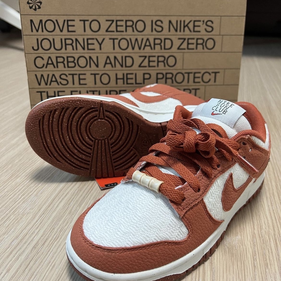 (W) Nike Dunk Low SE Sun Club Burnt Sunrise 착용 스타일