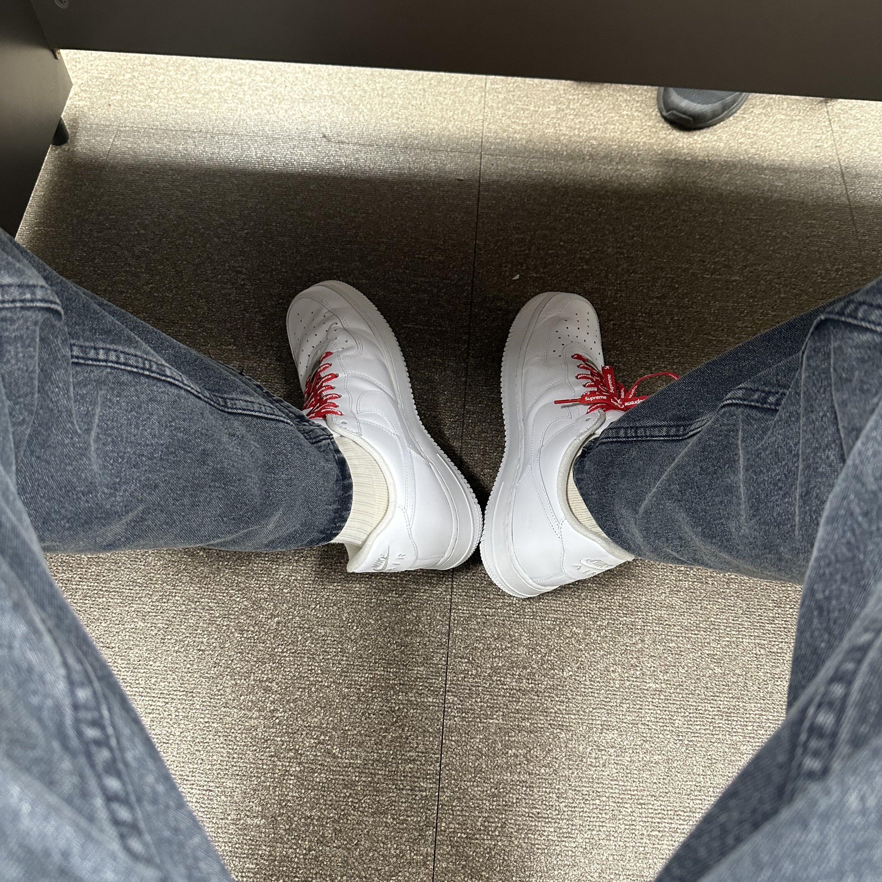 Nike x Supreme Air Force 1 Low White 착용 스타일