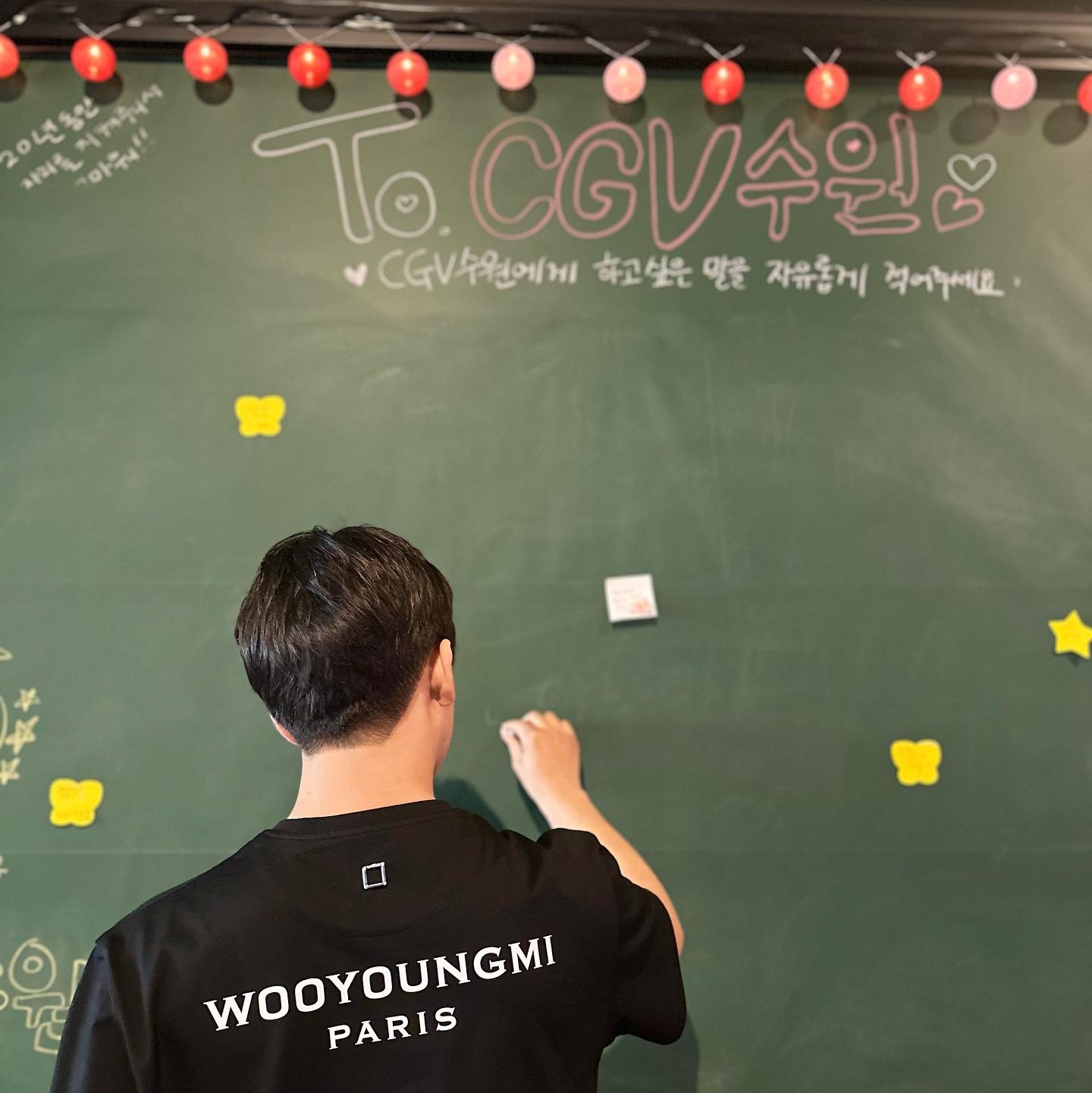 Wooyoungmi Cotton Back Logo T-shirt Black - 23SS 착용 스타일 - 2