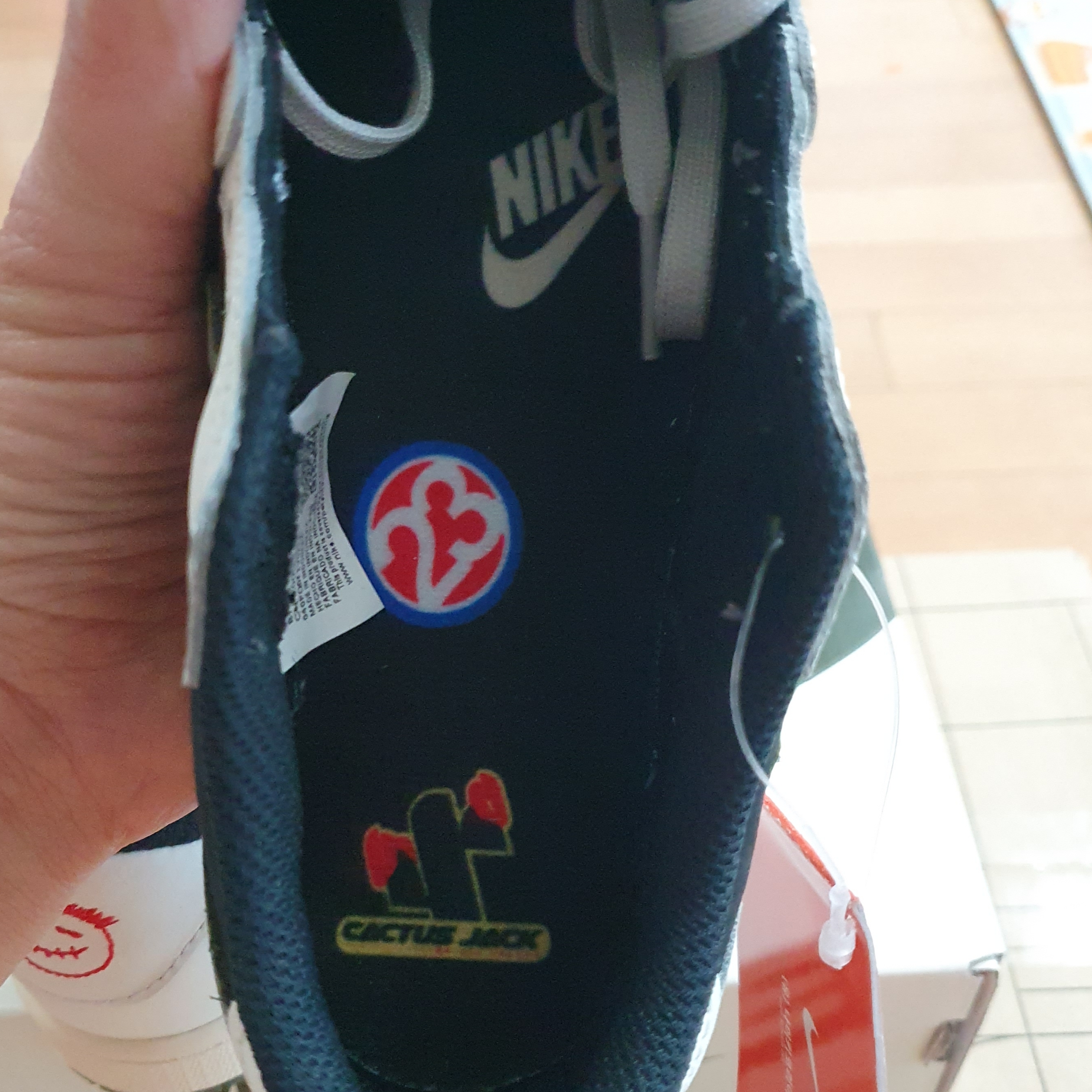 (PS) Jordan 1 x Travis Scott Retro Low OG SP Medium Olive 착용 스타일 - 5