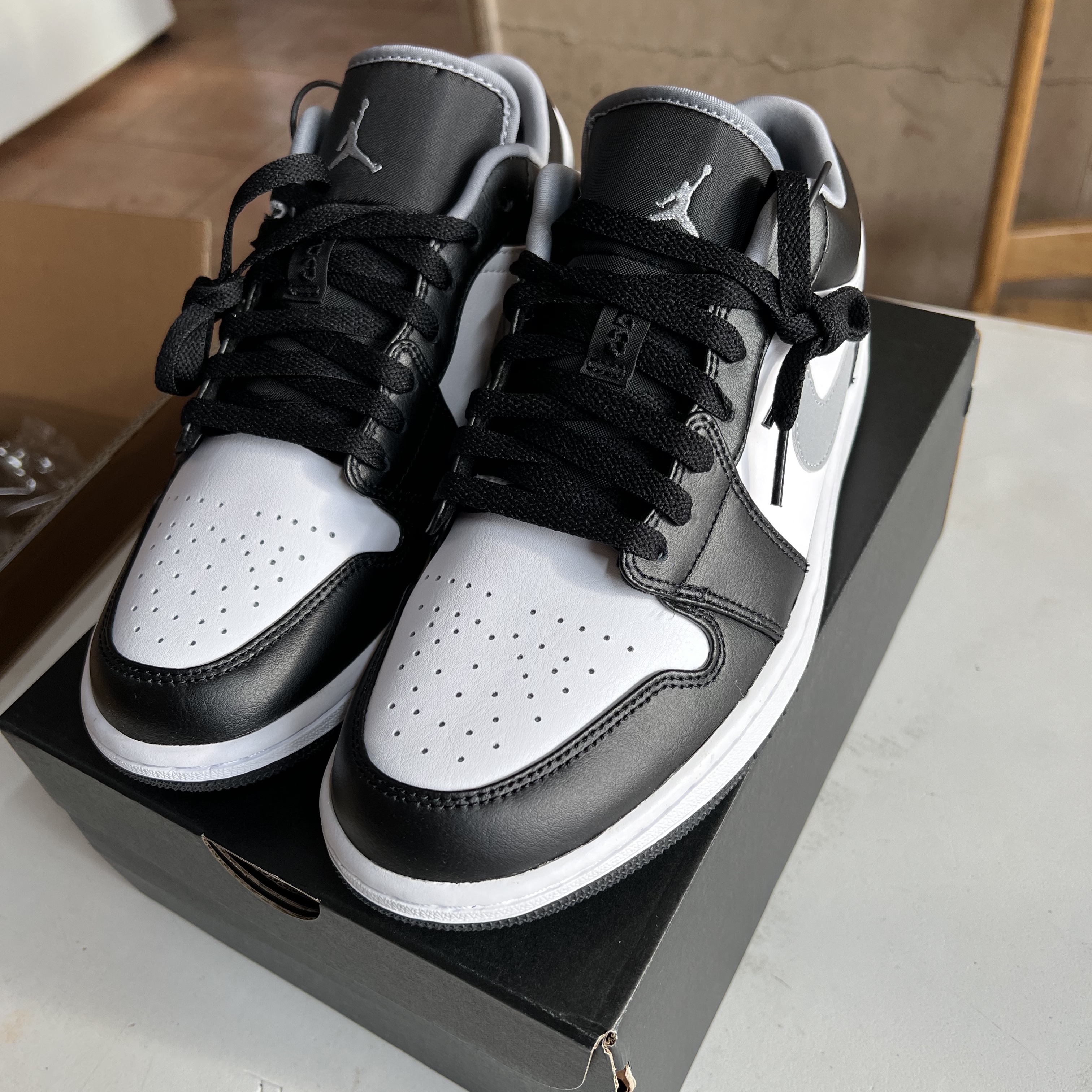 Jordan 1 Low Black Particle Grey 착용 스타일 - 2
