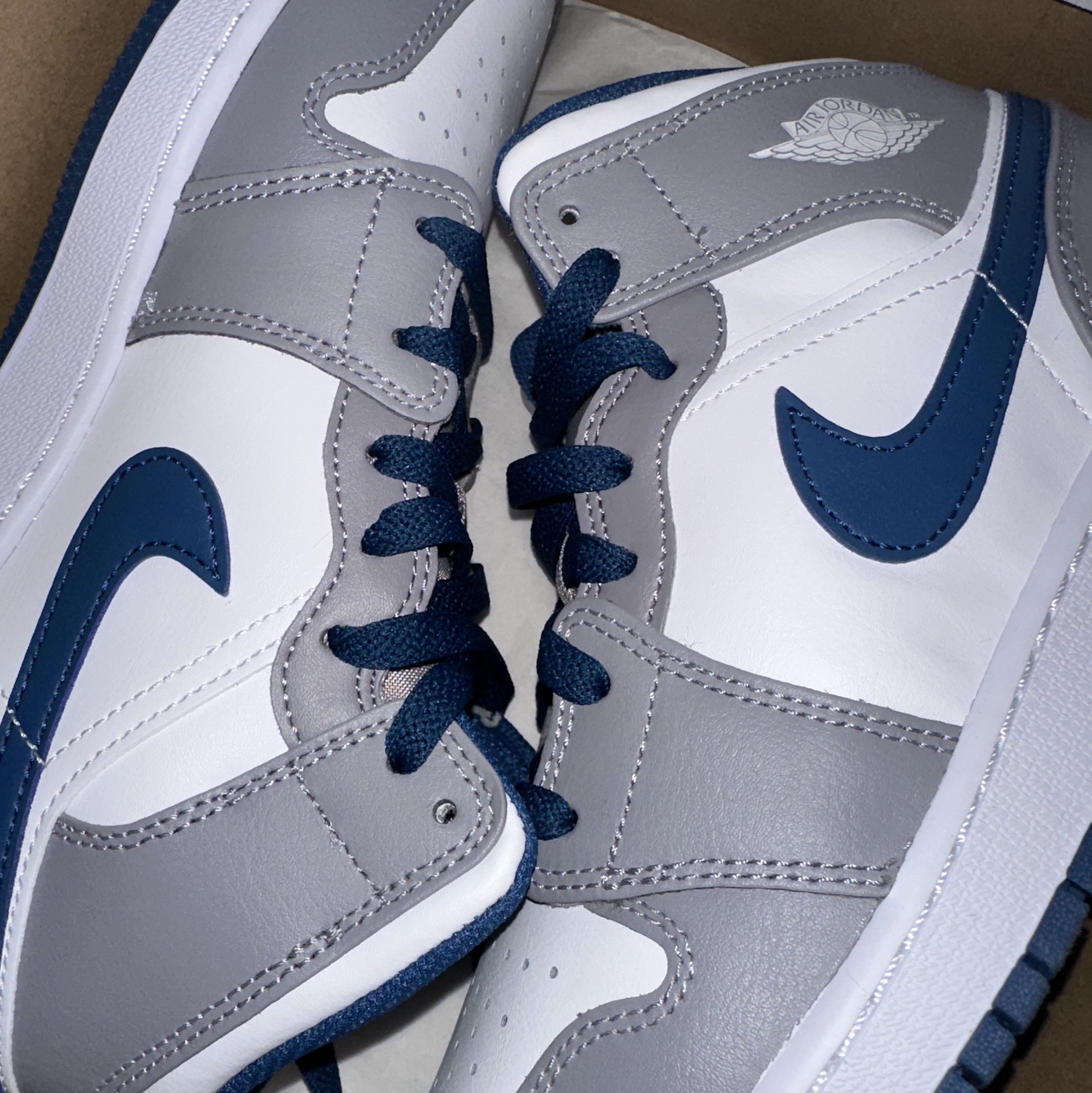 (GS) Jordan 1 Mid Cement Grey True Blue 착용 스타일