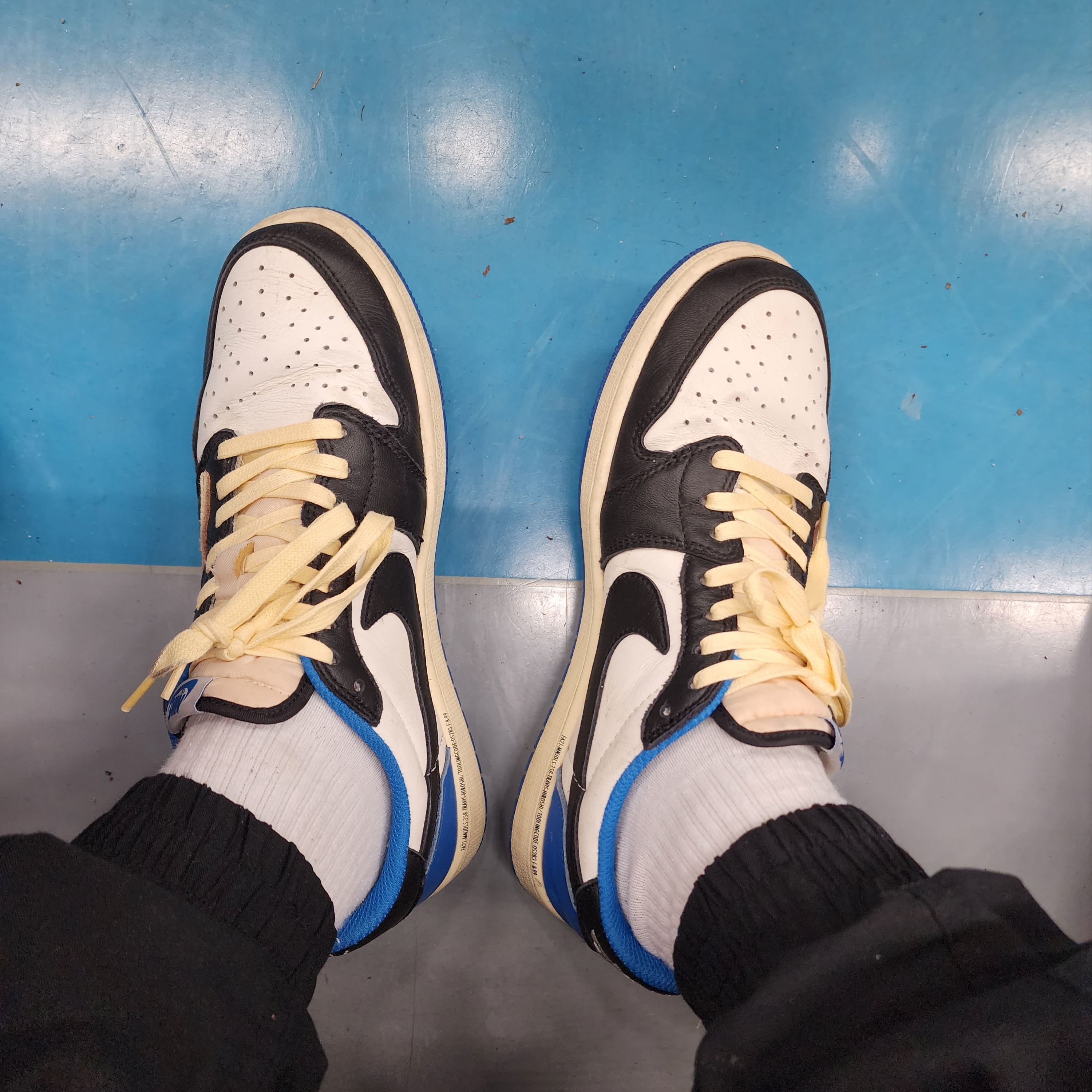 Jordan 1 x Travis Scott x Fragment Retro Low OG SP Military Blue 착용 스타일