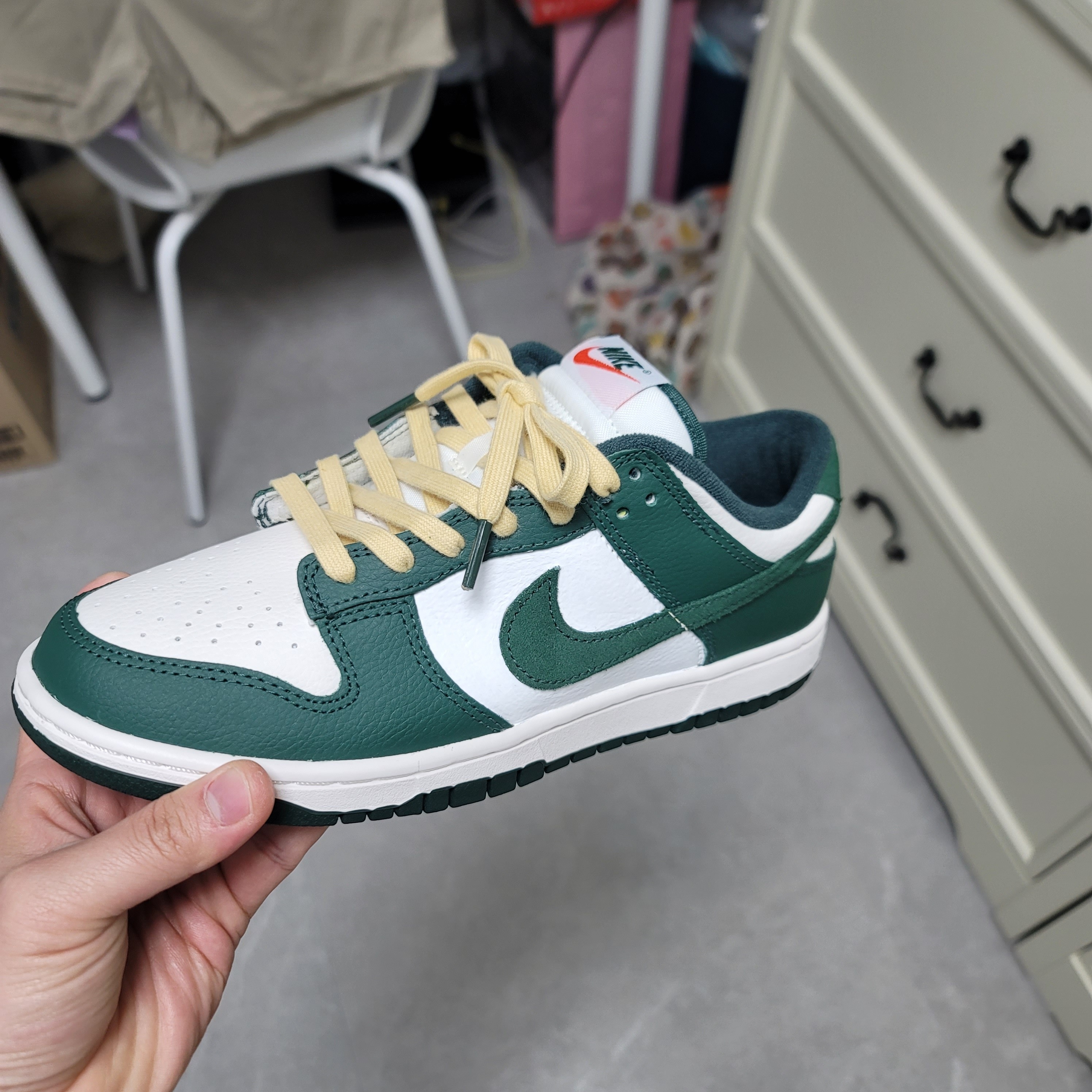 (W) Nike Dunk Low SE Opti Noble Green 착용 스타일 - 3