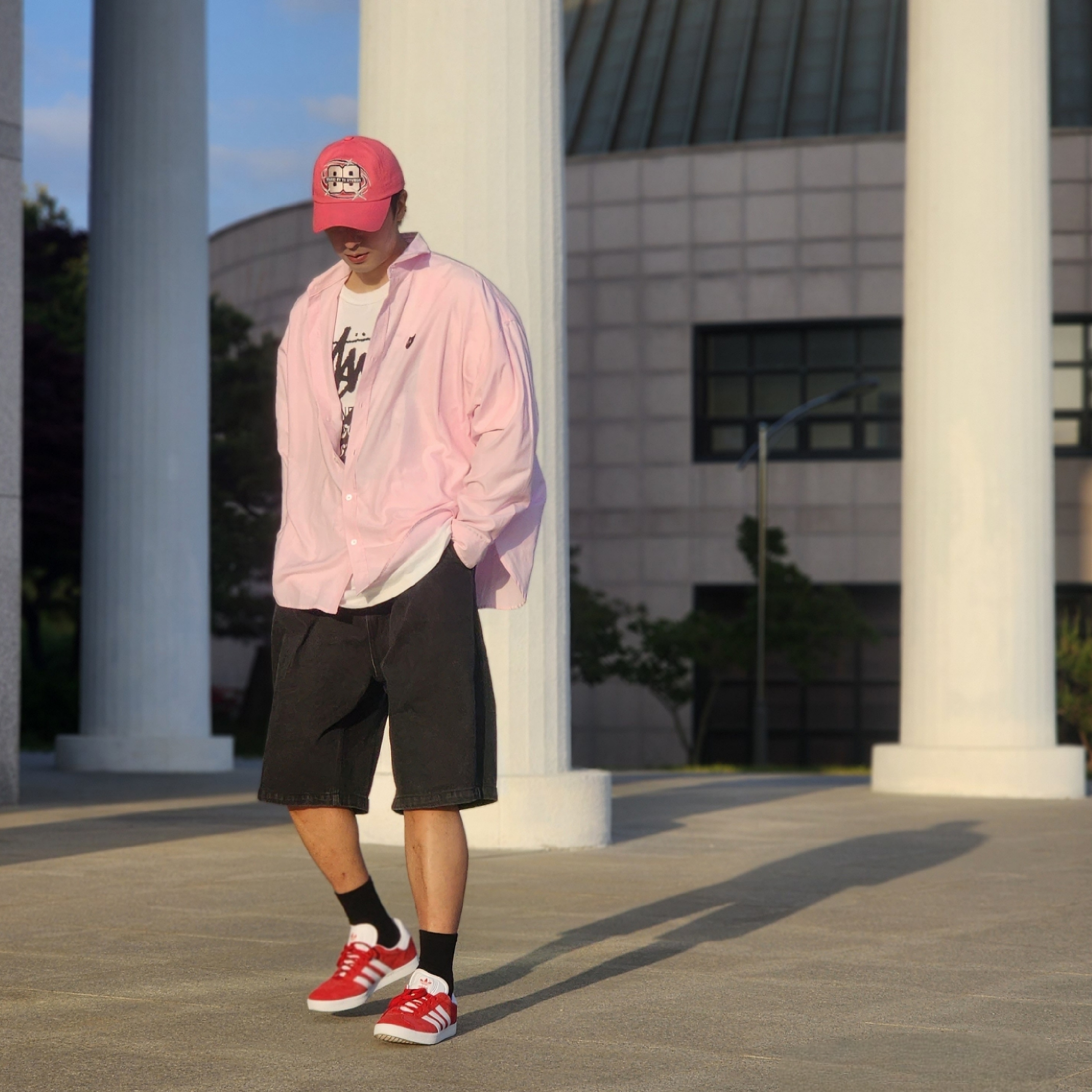 Stussy DSM World Tour T-Shirt White, Adidas Gazelle Power Red 착용 스타일 - 2
