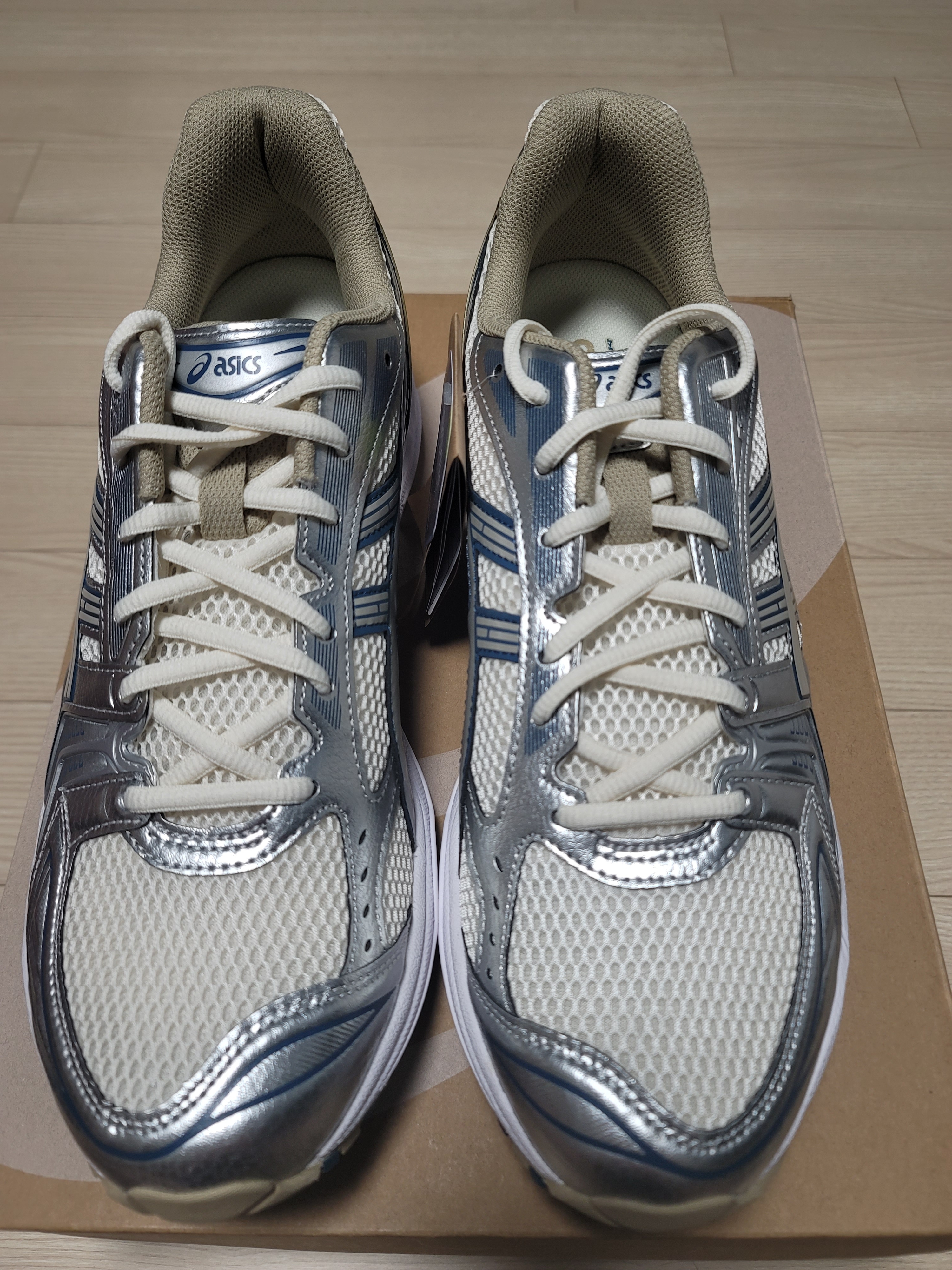 Asics Gel-Kayano 14 Cream Pure Silver 착용 스타일