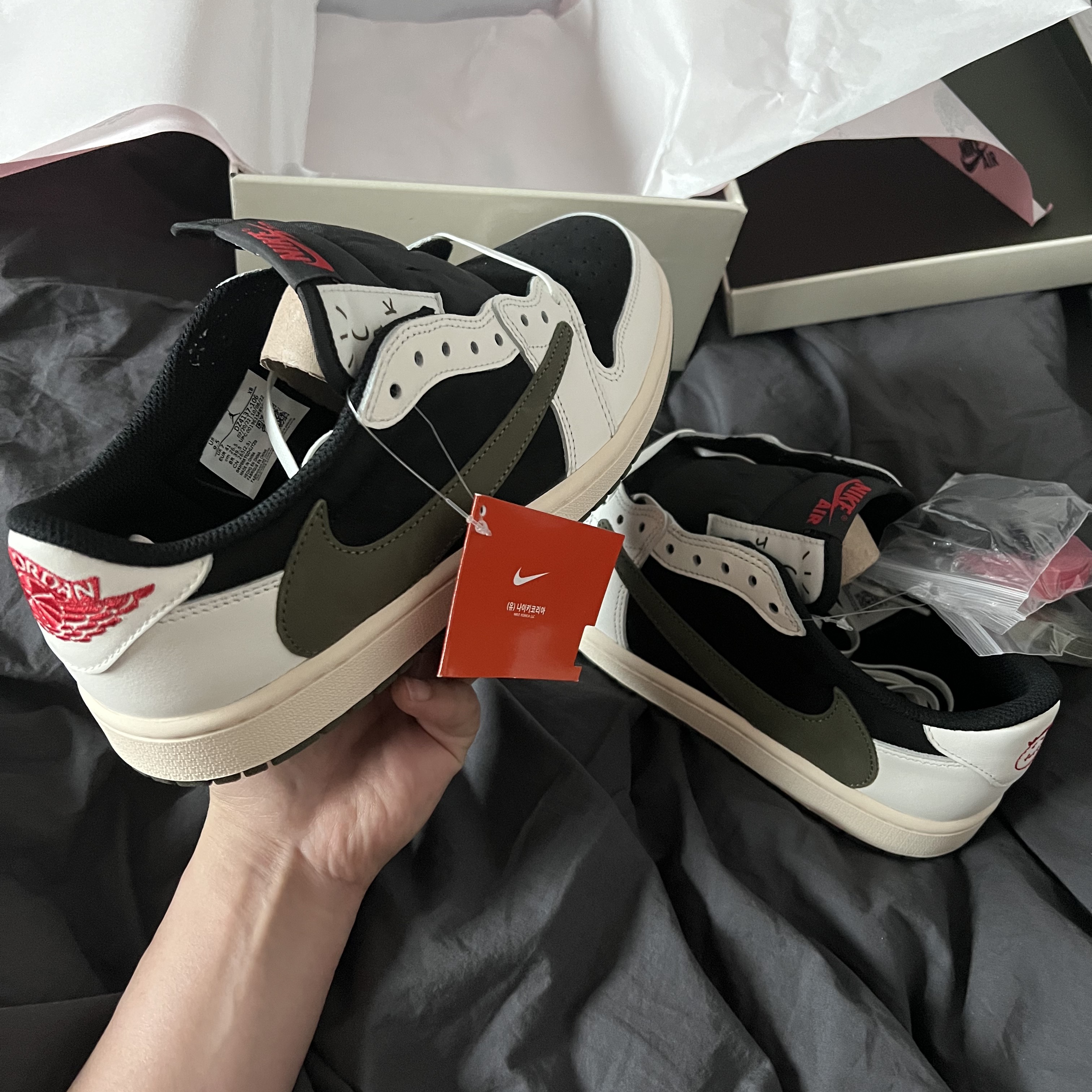 (W) Jordan 1 x Travis Scott Retro Low OG SP Medium Olive 착용 스타일